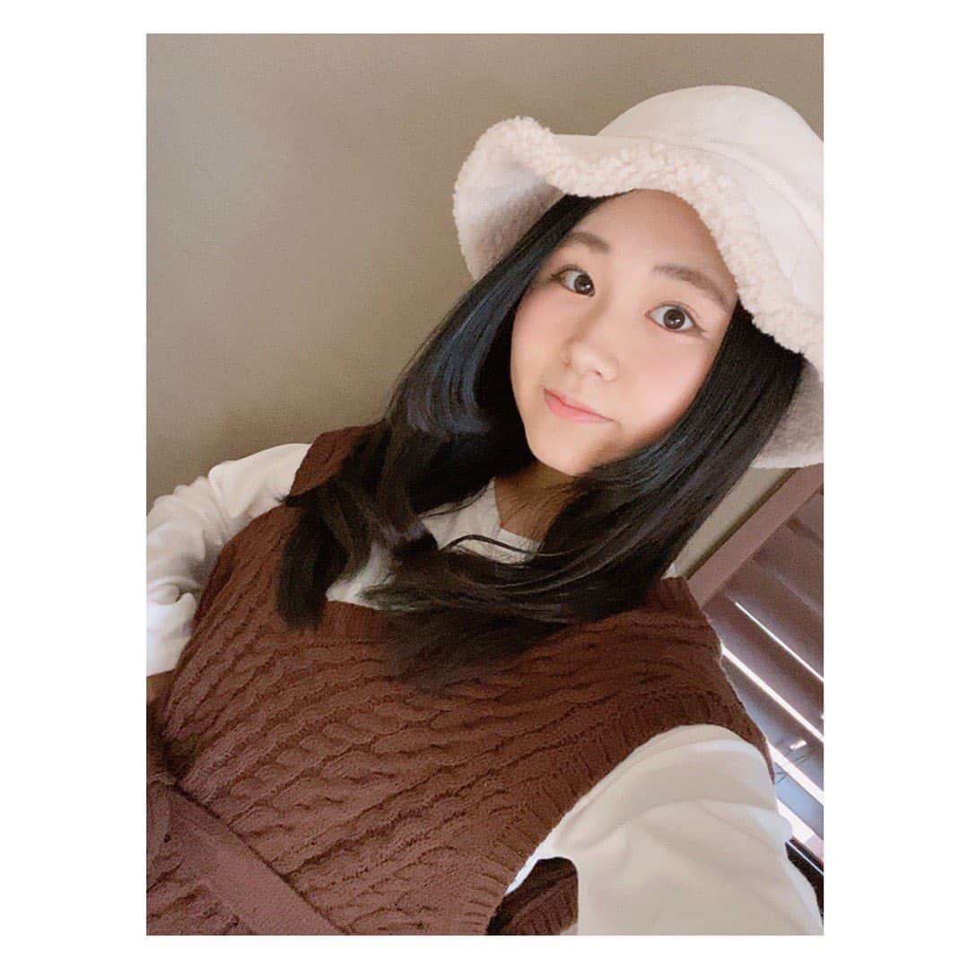 のインスタグラム：「もこもこの帽子☁️ この帽子なかなか使うタイミングがなくてずっと放置していたんですが、春になる前に着れてよかったです☺️  #kurumi #BｍF #ビーマイナーエフ #fjk #04  #帽子」