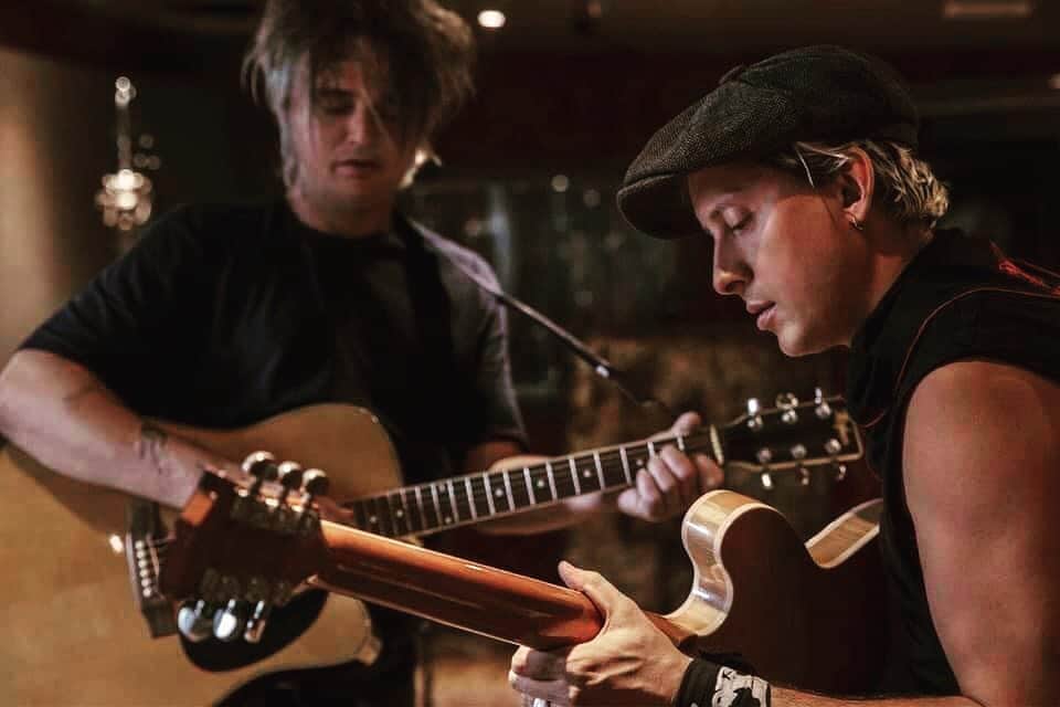 カール・バラーのインスタグラム：「I believe I saw the pigmen… x   📸 @jasonknott_official ⠀ ⠀ #pigmen #louiereed #oliverreed #berylreed」