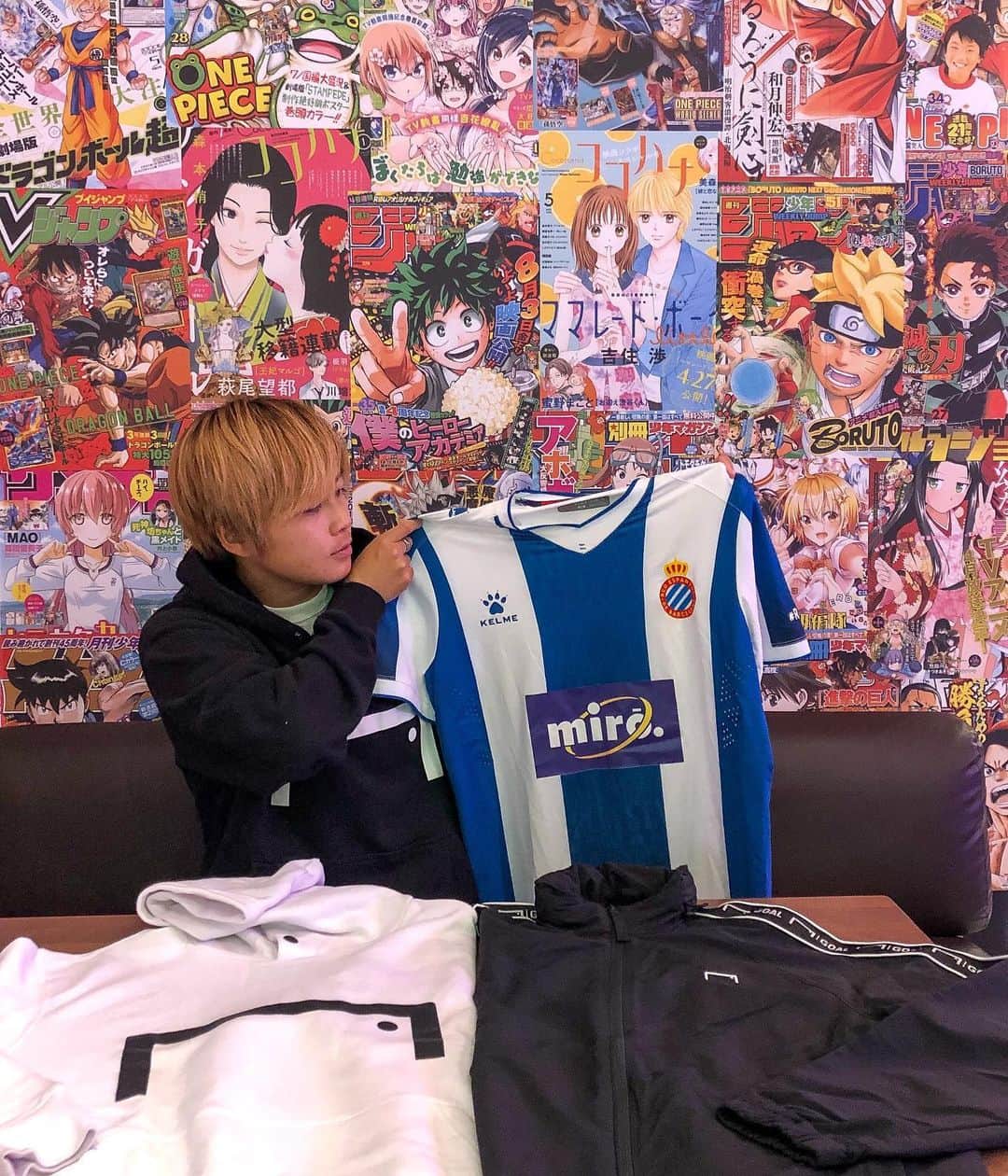 山本摩也のインスタグラム：「.﻿ ﻿ SORTEO! ﻿ 🎁La camiseta que usé en la presentación(*CON nombre y SIN número) o los productos de goalstudio_official  ﻿ ✅Condiciones de participación es la siguiente ﻿ ﻿ 1.comentar en este post etiquetando 2 amigos ﻿ 2.Hasta el día 28 de febrero ﻿ ﻿ Mucha suerte a todos!! ﻿ 私が愛して止まない @goalstudio_japan との抽選企画。 ﻿ 🎁入団会見時に使用したユニフォーム(*ネーム入り、番号無し) @goalstudio_japan 商品 ﻿ ✅参加条件は以下のとおり﻿ ﻿ 1. @goalstudio_japan をフォロー﻿ 2.この投稿のコメント欄に2人の友達をタグ付け﻿ 3.期間は2月28日まで﻿ ﻿  ※当選した方には直接DMで送付先とサイズ確認を致しますので、ご了承の上ご参加下さい。﻿ ﻿ ご参加待ってます!!﻿ ﻿」