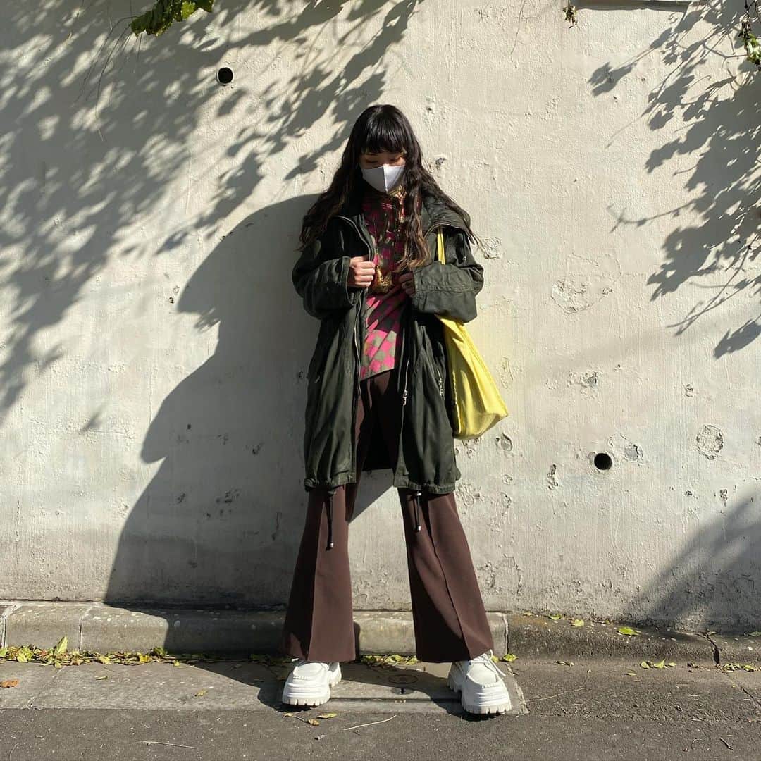 相羽瑠奈のインスタグラム：「🐊 🎟 🦥 ⚜️  お洋服のタグ付けは2枚目に！ アウターは古着です 🪖」