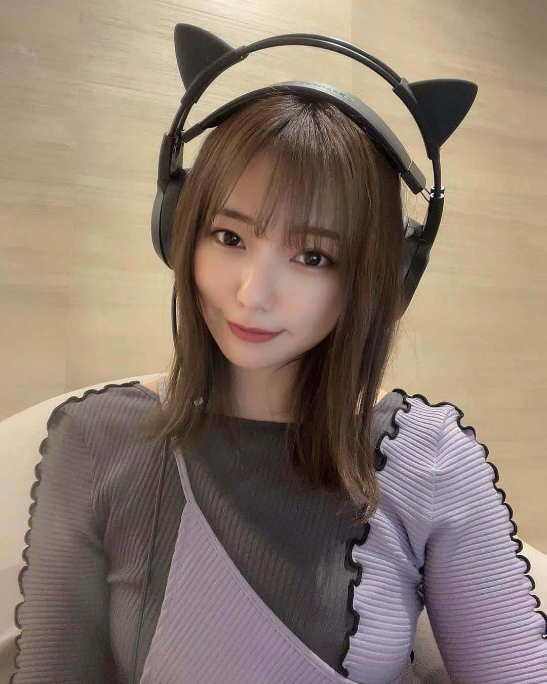 都美のインスタグラム：「最近はデッドバイデイライトにハマり中。ネコミミイヤホン🐱🎧  #DeadbyDaylight #デッドバイデイライト #デドバイ女子 #デドバ #dbd #ネコミミ #猫耳ヘッドホン #猫耳 #ゲーマー女子」