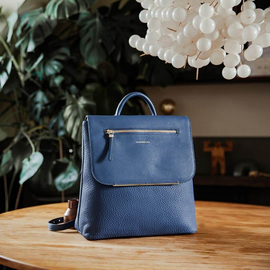 フィオレッリのインスタグラム：「Remain hands-free outdoors with our Bethan backpack in a storm blue hue. Complete with a secure flapover closure, grab yours for £30 🙌 #FiorelliBags #Backpacks #VeganBackpacks #VeganAccessories」