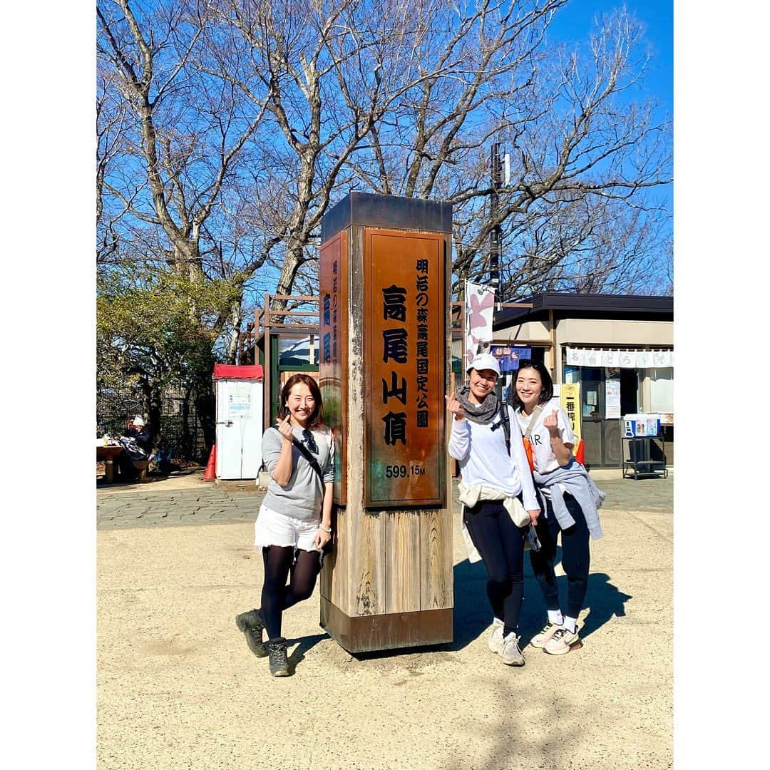 中田奈沙さんのインスタグラム写真 - (中田奈沙Instagram)「Mt. Takao⛰ 恒例となりつつある高尾山登山→サウナの会。 第2回目の昨日は、2月とは思えない暖かさ（むしろ暑さ）と雲ひとつない晴天☀️ 半袖の人は私以外はほぼいなかったけど、動くとそのくらいの暑さ。 年甲斐も無く楽しすぎてはしゃぎまくった。 次は来月かな？！ . #奈沙旅in高尾山  #mttakao #hike #hiking #autumnleaves #1daytrip #trip #me #takao #weekend #dayoff #sunday #outdoor #friends #mountainclimbing #nike #sneakers #高尾山 #登山 #山ガール #山登り #ハイキング #紅葉 #紅葉狩り #日帰り旅行 #日帰り #日曜日 #週末 #アウトドア #ナイキ」2月21日 19時03分 - nasa_nakada