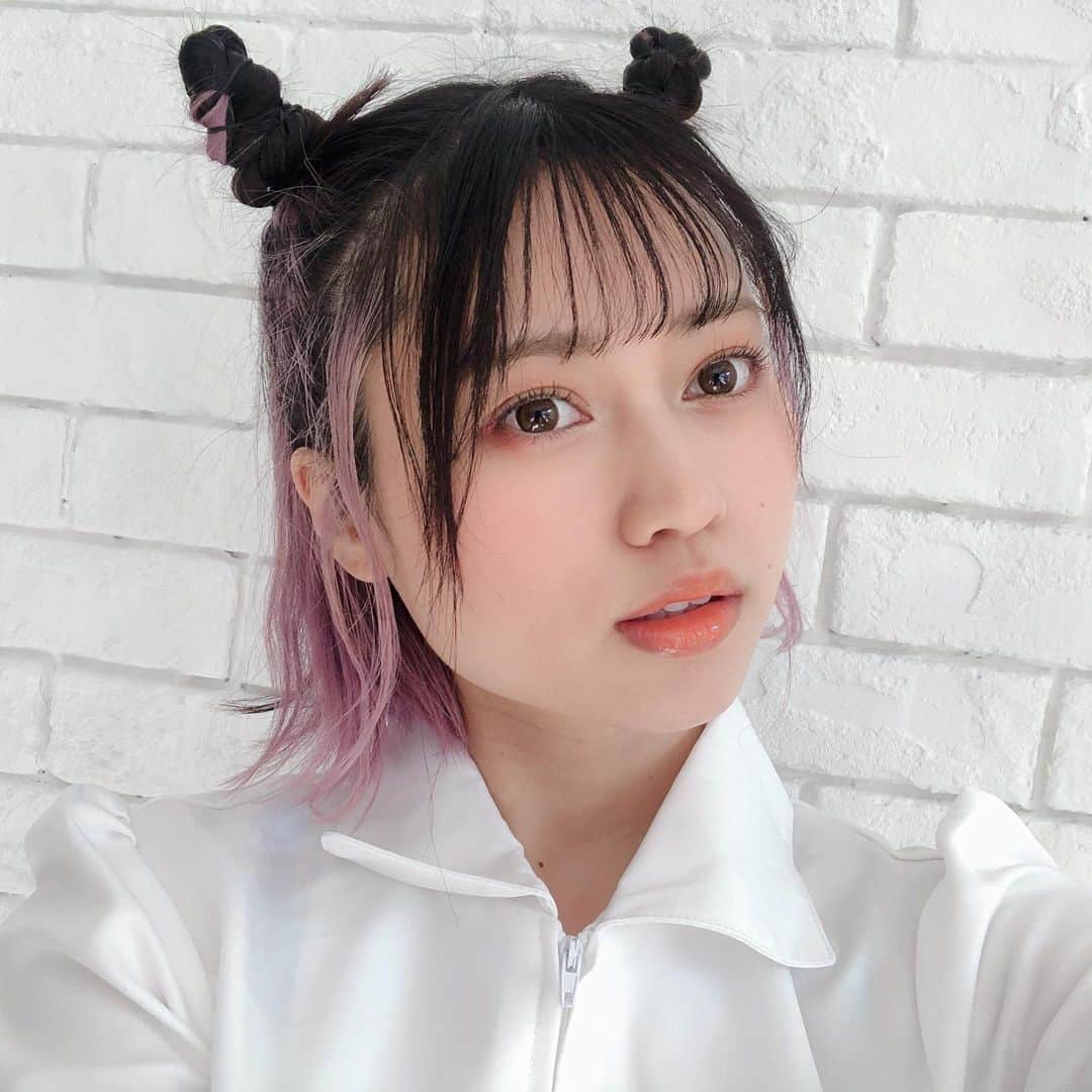 西山野園美のインスタグラム：「過去の髪色紹介終わり〜  今は紫落ちてピンク的な色になっています🥳  大事なお仕事をいくつか控えているので、そろそろまた色入れに行ってきます( ˘ω˘ )  また新しい色にしたら載せたいと思います😊😊」