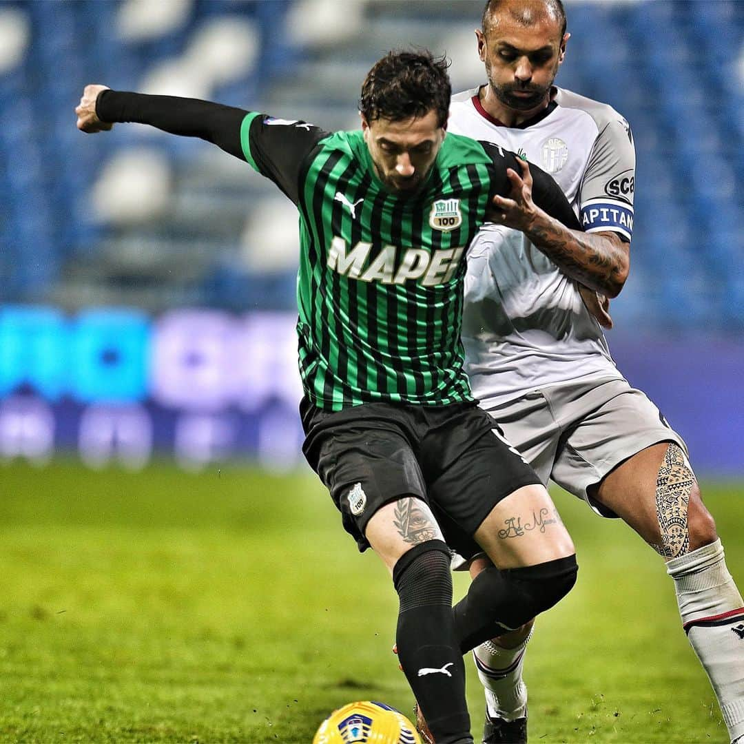 USサッスオーロ・カルチョさんのインスタグラム写真 - (USサッスオーロ・カルチョInstagram)「📸🖤💚⠀⠀ ⠀⠀ #SassuoloBologna #SerieATIM #SassuoloCalcio #Caputo #Berardi #Locatelli #Rogerio #Lopez #Ferrari #Marlon #Neroverdi #MapeiStadium #ForzaSasol  ⠀⠀ Highlights online su sassuolochannel.tv (link in bio o nella storia) 📺」2月21日 19時10分 - sassuolocalcio