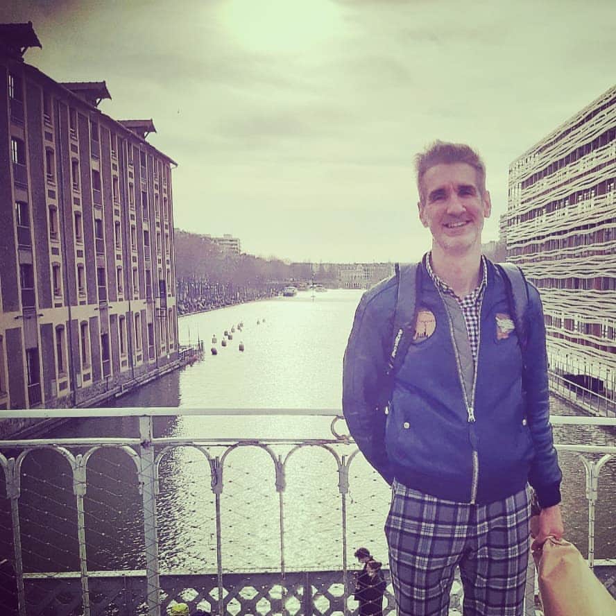 フローラン・ダバディーのインスタグラム：「Saturday, walking the XIXth district with my friend @chebrimka lovely multicultural neighborhood パリの大好きな多民族空間、19区を歩く。初めてのオフ。👳🏿‍♂️👲🧕🏻」