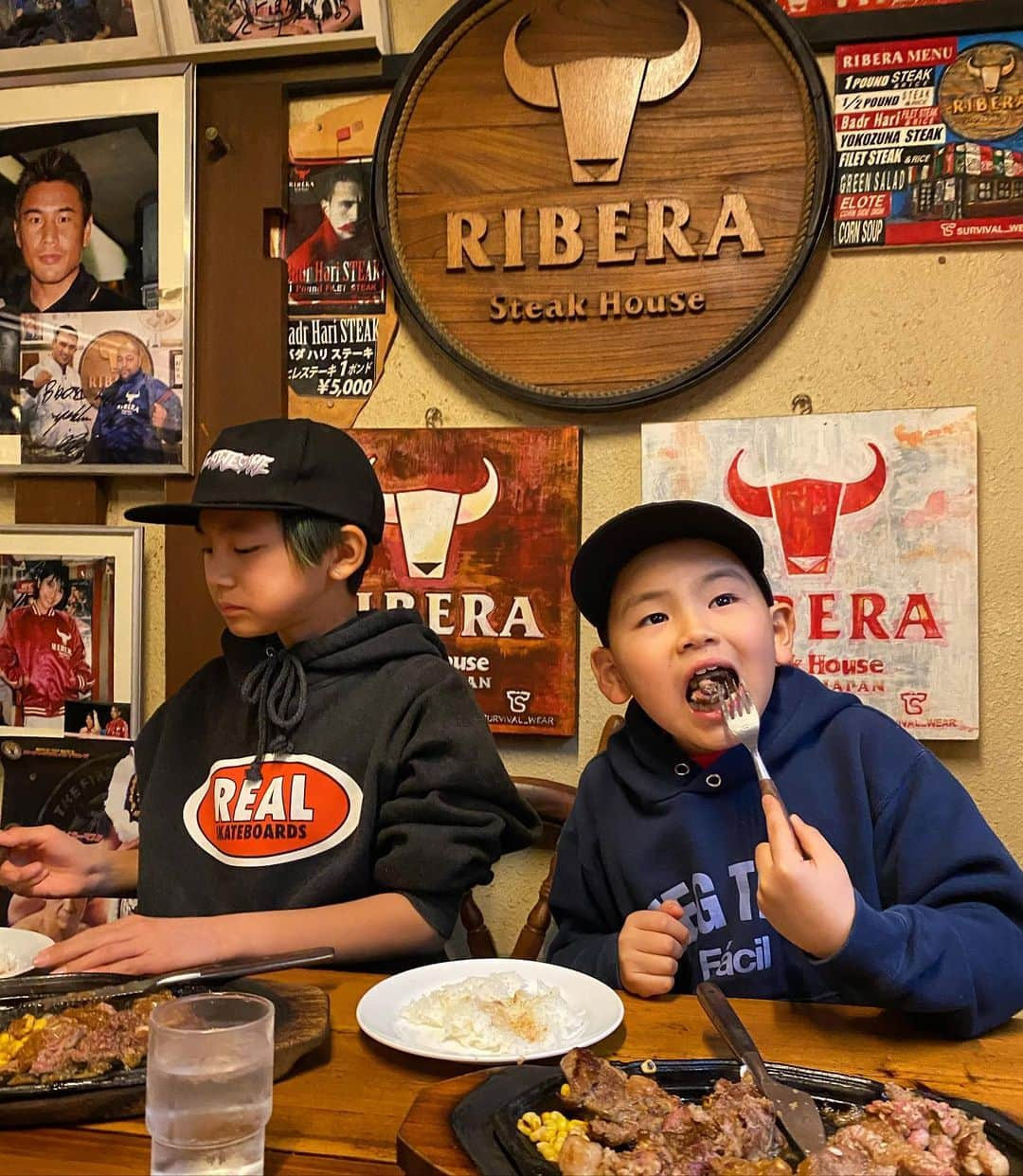 DJ DARUMAのインスタグラム：「''ブリザード寿''になった気持ちで リベラでステーキを食べた🥩 #Sunday」