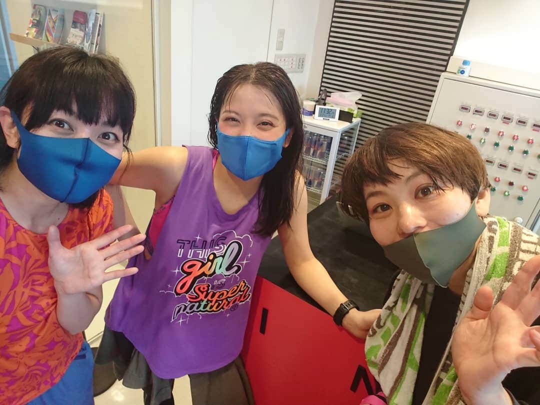 桜花のインスタグラム：「今日は、ズンバをしてきましたよ✨！！🍀  仲良しの元マネージャーさんがズンバインストラクターをしてるので、参加してきました✨  リズムに合わせて心も踊る春模様です✨(о´∀`о 新天地で生き生きしてるおぐらさんに、元気もらいました✨ ハピピーン＼(^^)／💕  筋肉にズンバズンバ効いてます🍀(ダジャレ)  ズンバ写真等またアップします✨  ふるやちゃんと行って来ました〜🌷🌷🌷  #ズンバ  #ズンバインストラクター  #運動 #zunba」