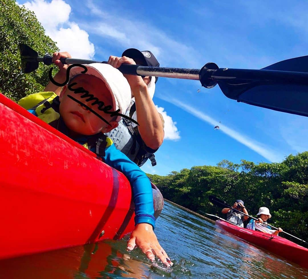 東里梨生さんのインスタグラム写真 - (東里梨生Instagram)「冬もいいけど 南国生まれとしては 夏の青空が恋しい〜☀️  #過去pic #西表島 #母の地元」2月21日 19時25分 - aizatorio_yanawaraba