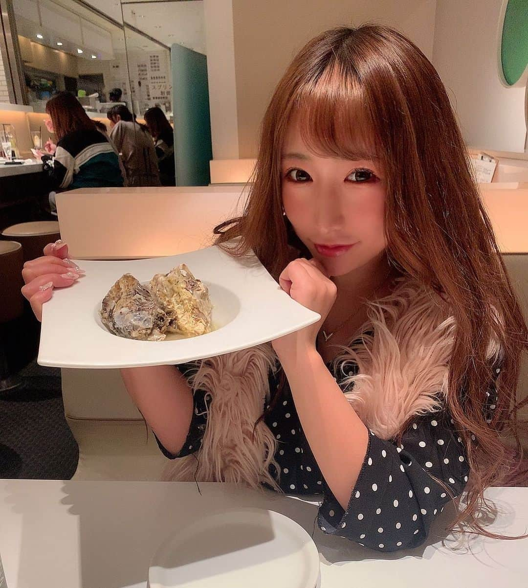 みにーさんのインスタグラム写真 - (みにーInstagram)「. 牡蠣しか勝たん🤤🤤🤤 #バーレスク　#バーレスク東京 #牡蠣　#ootd #ママ　#シングルマザー　#ノンフィクション　#ザノンフィクシション　#ダンサー　#ショーガール」2月21日 19時26分 - minnie_burlesqe