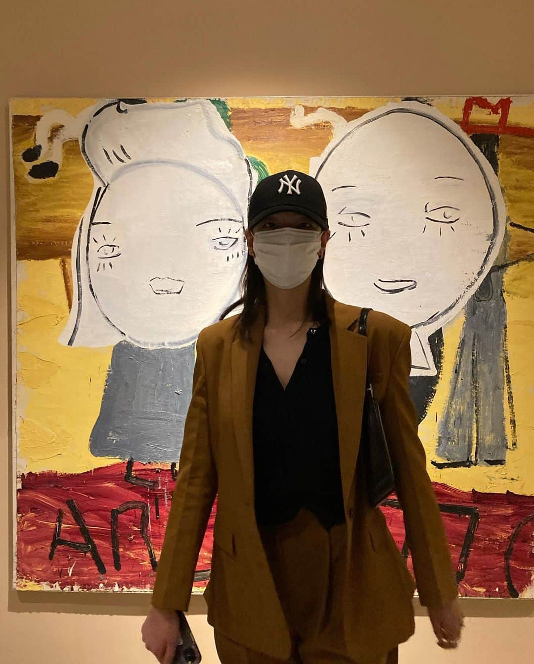 イ・ホジョンさんのインスタグラム写真 - (イ・ホジョンInstagram)「Rose wylie Exhibition 🌼」2月21日 19時40分 - holly608