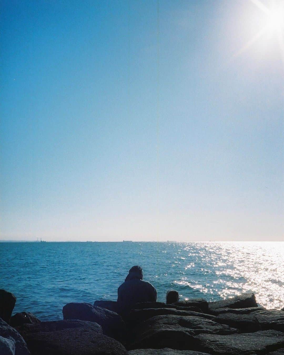 かほこ。のインスタグラム：「ㅤㅤㅤㅤㅤㅤㅤㅤㅤㅤㅤㅤㅤ 親子👨‍👧 ㅤㅤㅤㅤㅤㅤㅤㅤㅤㅤㅤㅤㅤ #フィルムカメラ #film #filmcamera #canonautoboy3 #kodakultramax400」