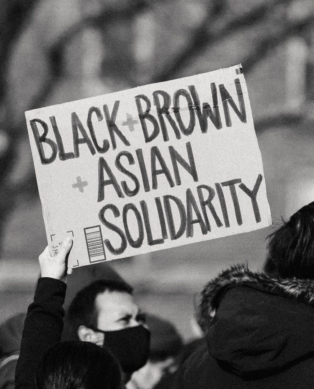 プリシラ・アーンのインスタグラム：「I stand with and for all people of color.  Sending my love to everyone who is hurting right now...  #Repost @meldcole ・・・⁣ End the violence towards Asians protest & march. ⁣ ⁣ NYC. 2.20.21⁣ ⁣ #⁣nycprotest #asiansagainstracism #asian #newyork #nyc #washingtonsquarepark #newyorkcity」