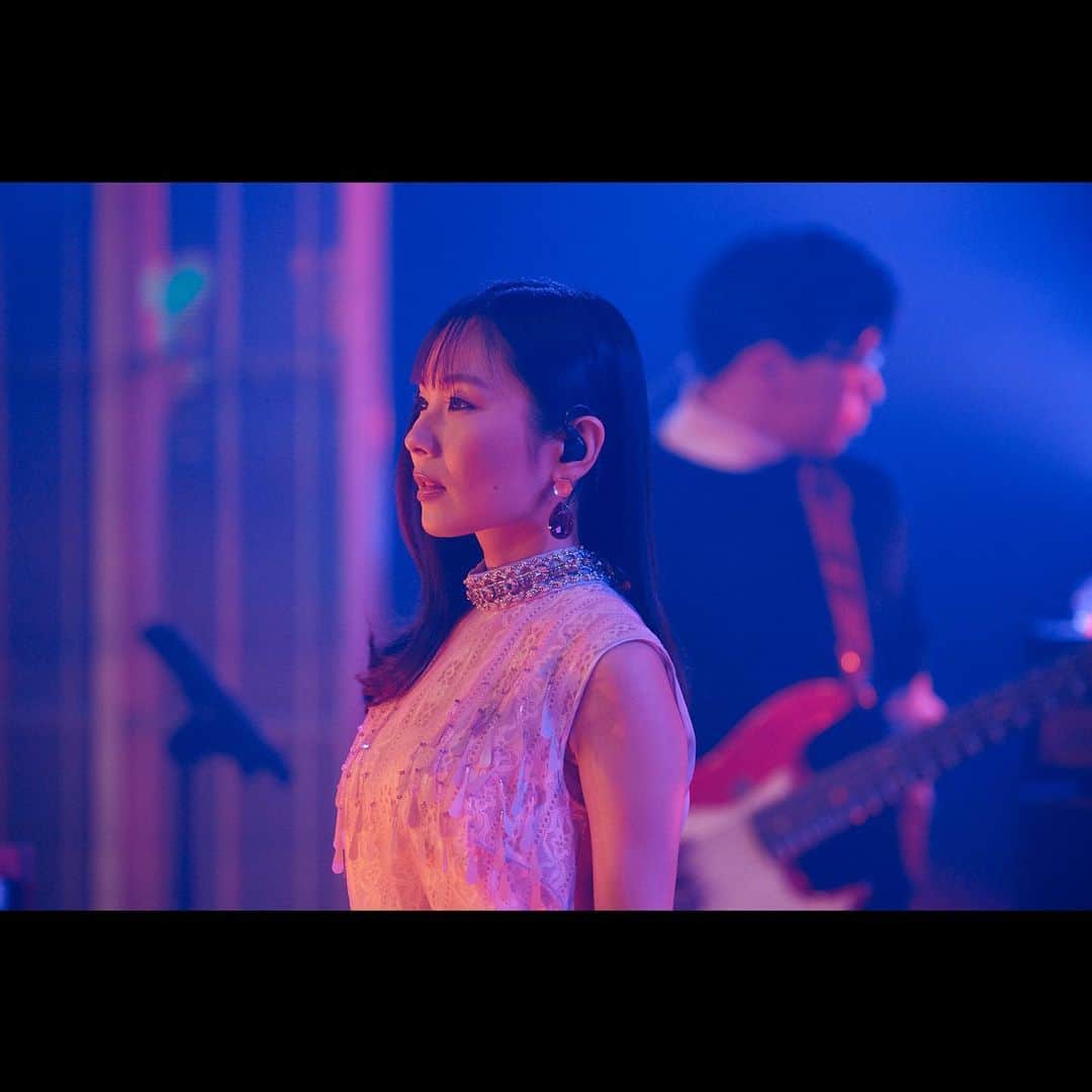 towanaのインスタグラム：「2021.2.20 NISSIN POWER STATION [REBOOT] presents fhána Spring Live 2021  「Ethos Choir caravan feat. fhánamily」 ファンの皆さんからコーラスを募集したEthosはこんな名前になりました。共に行くキャラバン。素敵。 「Ethos」オリジナルバージョンと共に3月12日配信リリースです。  今回のオンラインLIVEで初披露したけれど、ふぁなみりーのみんなの声に包まれて歌うのは今までに感じたことのないしあわせな感覚でした。わたしが隊長となって歌うからいつかライブ会場でみんなの生のクワイア、聴かせてね。」