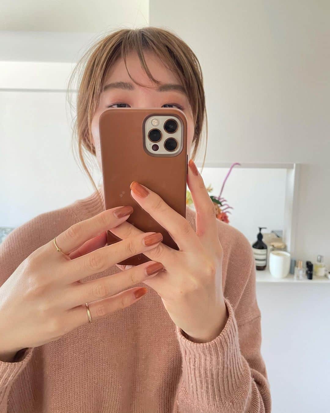 まつだみらいのインスタグラム：「最近🌷  nailは 1枚目melt 4枚目lace 5.6.7枚目tan です💅」