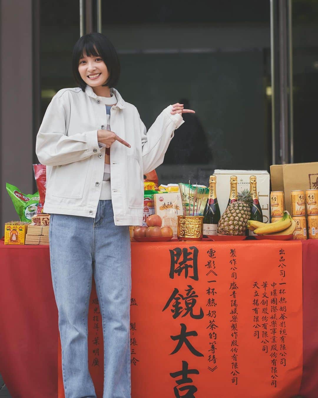吳子霏（Ellen Wu）のインスタグラム：「電影 #一杯熱奶茶的等待  開鏡大吉，期待與大家見面🎊 導演詹馥華」