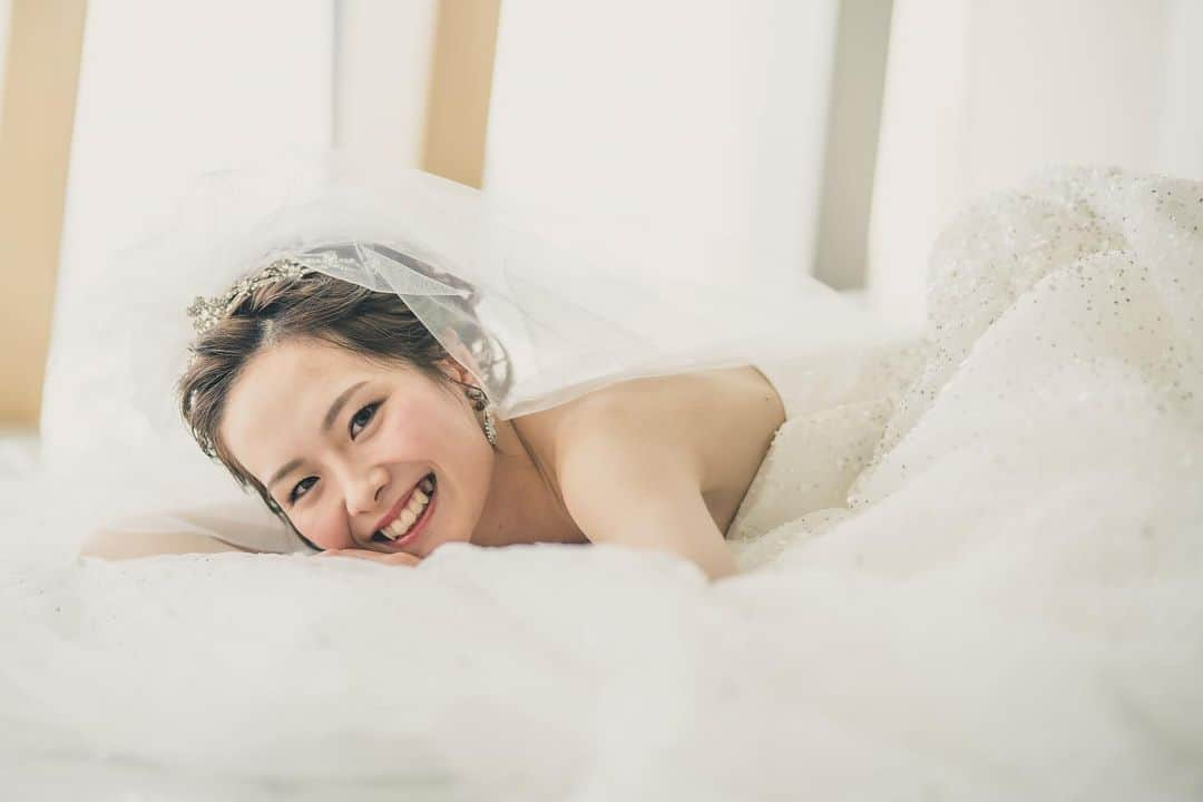 The 33 Sense of Weddingさんのインスタグラム写真 - (The 33 Sense of WeddingInstagram)「﻿  本日はマリッジコレクションインスタライブを﻿ ご覧いただき誠にありがとうございます✨﻿ ﻿ みなさまお楽しみいただけましたでしょうか？﻿ ﻿ このご時世ではございますが﻿ 皆様にとってThe33での結婚式をより楽しみに﻿ ワクワク感じていただけるような機会になれば幸いです🕊﻿ ﻿ ﻿ さて　第2部でご紹介させていただいた﻿ 写真【9Sense】が手がけた前撮りのお写真を﻿ ご覧いただければと思います📸✨﻿ ﻿ おふたりらしさを引き出すアットホームな空間で﻿ カメラマンも当日までしっかりと﻿ お手伝いをさせていただきます！﻿ ﻿ 前撮りやフォトプランにつきましては﻿ 3月までお得なプランをご用意しておりますので﻿ 是非担当プロデューサーまでお問い合わせくださいませ﻿ ﻿ ﻿ #前撮り #ウェディングフォト #フォトプラン﻿ #33花嫁  #33wedding #the33 #wedding﻿ #the33teaandbarterrace #結婚式 #ウェディング ﻿ #ウェディングレポ #ウェディングニュース ﻿ #プレ花嫁 #式場見学 #プロポーズ ﻿ #ナチュラルウェディング #卒花嫁 #結婚式場 ﻿ #結婚式準備　#大阪花嫁 #関西花嫁 #いいね婚﻿ #2021冬婚 #2021秋婚 #ウェディングフォト #前撮り﻿ #日本中のプレ花嫁さんと繋がりたい﻿ #日本中の花嫁さんと繋がりたい ﻿ #dearswedding ﻿ #ふたりの未来を探す旅」2月21日 19時46分 - the_33_sense_of_wedding