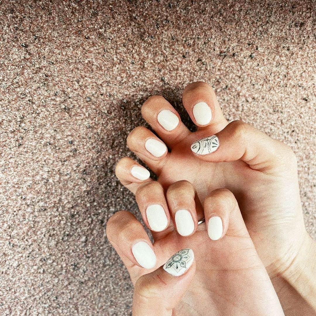 のインスタグラム：「New💅🏾🤍✨ 今回からひめちゃんネイルになりました☽ また来月ね☺︎ Thank you !!! ☺︎ Nail by @chipieee_hime」