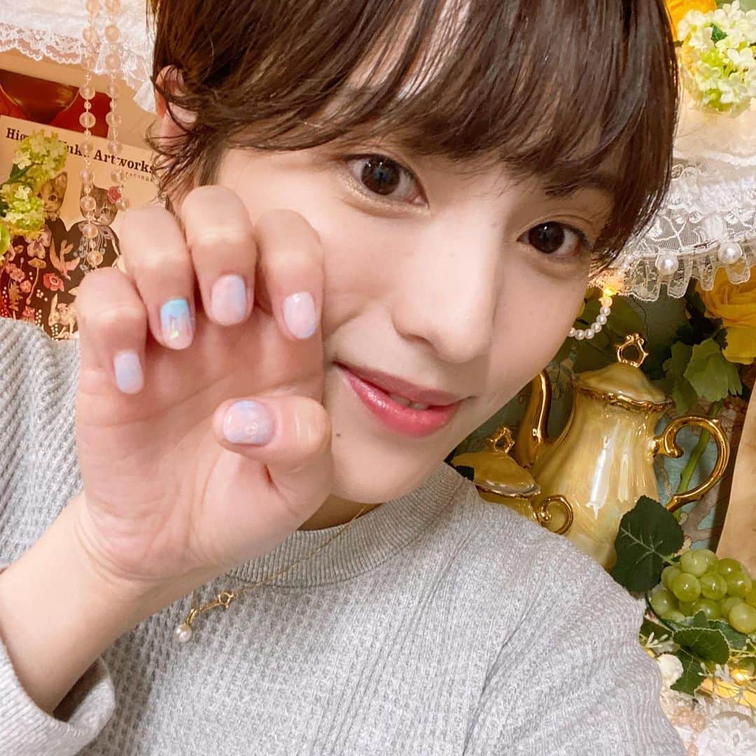 小貫智恵さんのインスタグラム写真 - (小貫智恵Instagram)「. 薬指を見せたくて笑 自己満でも推しを感じれたら幸せだよね☺️💕(箱推し) . ． #btsネイル  #miezenail  #ミーツェネイル」2月21日 19時56分 - chie_0704