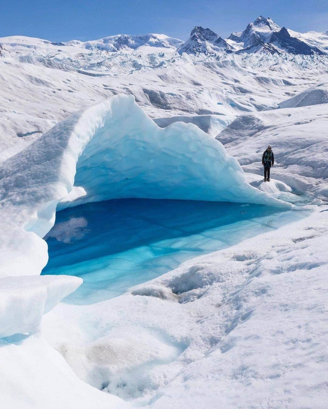 Discover Earthさんのインスタグラム写真 - (Discover EarthInstagram)「Looks like it's Ice Age all over again!  The Perito Moreno Glacier, in Spanish Glaciar Perito Moreno, is an Argentine glacier located in the Los Glaciares National Park in the province of Santa Cruz, 78 kilometres from El Calafate in Argentine Patagonia.   🇦🇷 #discoverArgentina with @jeremiasthomas_   . . . .  #peritomoreno  #argentina  #patagonia  #elcalafate  #glaciar  #glacier  #travel  #glaciarperitomoreno  #nature  #calafate  #patagoniaargentina  #ice  #travelphotography  #peritomorenoglacier  #southamerica  #parquenacionallosglaciares  #glaciares  #trekking  #travelgram  #landscape  #adventure  #lagoargentino  #wanderlust  #picoftheday  #trip  #photography  #visitargentina  #blue  #glaciernationalpark」2月21日 20時00分 - discoverearth