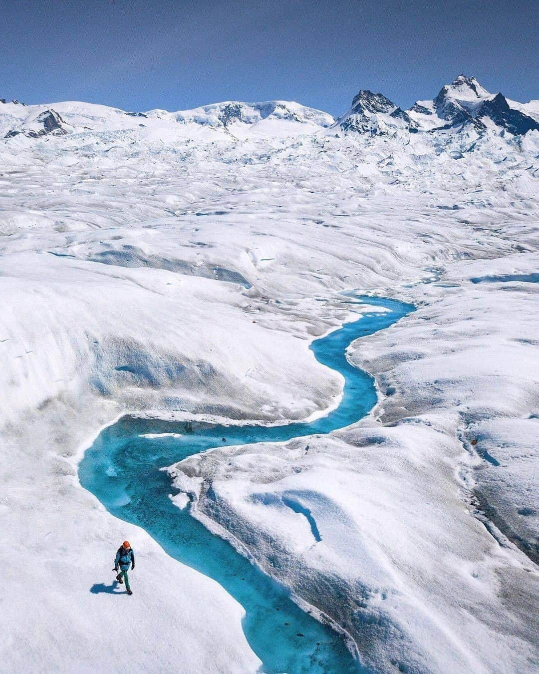 Discover Earthさんのインスタグラム写真 - (Discover EarthInstagram)「Looks like it's Ice Age all over again!  The Perito Moreno Glacier, in Spanish Glaciar Perito Moreno, is an Argentine glacier located in the Los Glaciares National Park in the province of Santa Cruz, 78 kilometres from El Calafate in Argentine Patagonia.   🇦🇷 #discoverArgentina with @jeremiasthomas_   . . . .  #peritomoreno  #argentina  #patagonia  #elcalafate  #glaciar  #glacier  #travel  #glaciarperitomoreno  #nature  #calafate  #patagoniaargentina  #ice  #travelphotography  #peritomorenoglacier  #southamerica  #parquenacionallosglaciares  #glaciares  #trekking  #travelgram  #landscape  #adventure  #lagoargentino  #wanderlust  #picoftheday  #trip  #photography  #visitargentina  #blue  #glaciernationalpark」2月21日 20時00分 - discoverearth