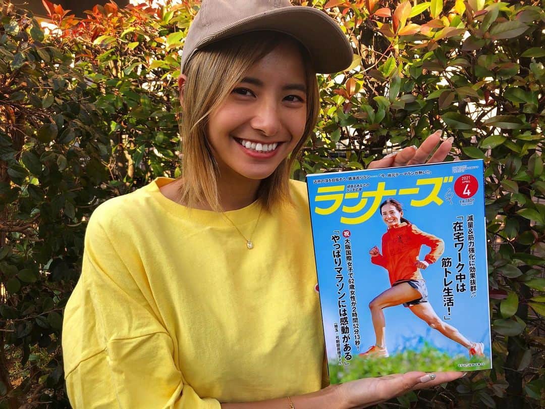 佐野千晃のインスタグラム：「明日2/22にあたしが表紙を務めたランナーズが発売されます！﻿ ﻿ 是非！﻿ ﻿ みなさん買ってください！﻿ ﻿ 中にもドーンと載ってますので見てください！笑﻿ ﻿ #run #running #marathon #フルマラソン #マラソン #マラソン女子 #人生自由自在 #走る女子 #ファッション #ウェア #楽しく走る #ランニング #ジョギング  #雑誌 #ランナーズ」