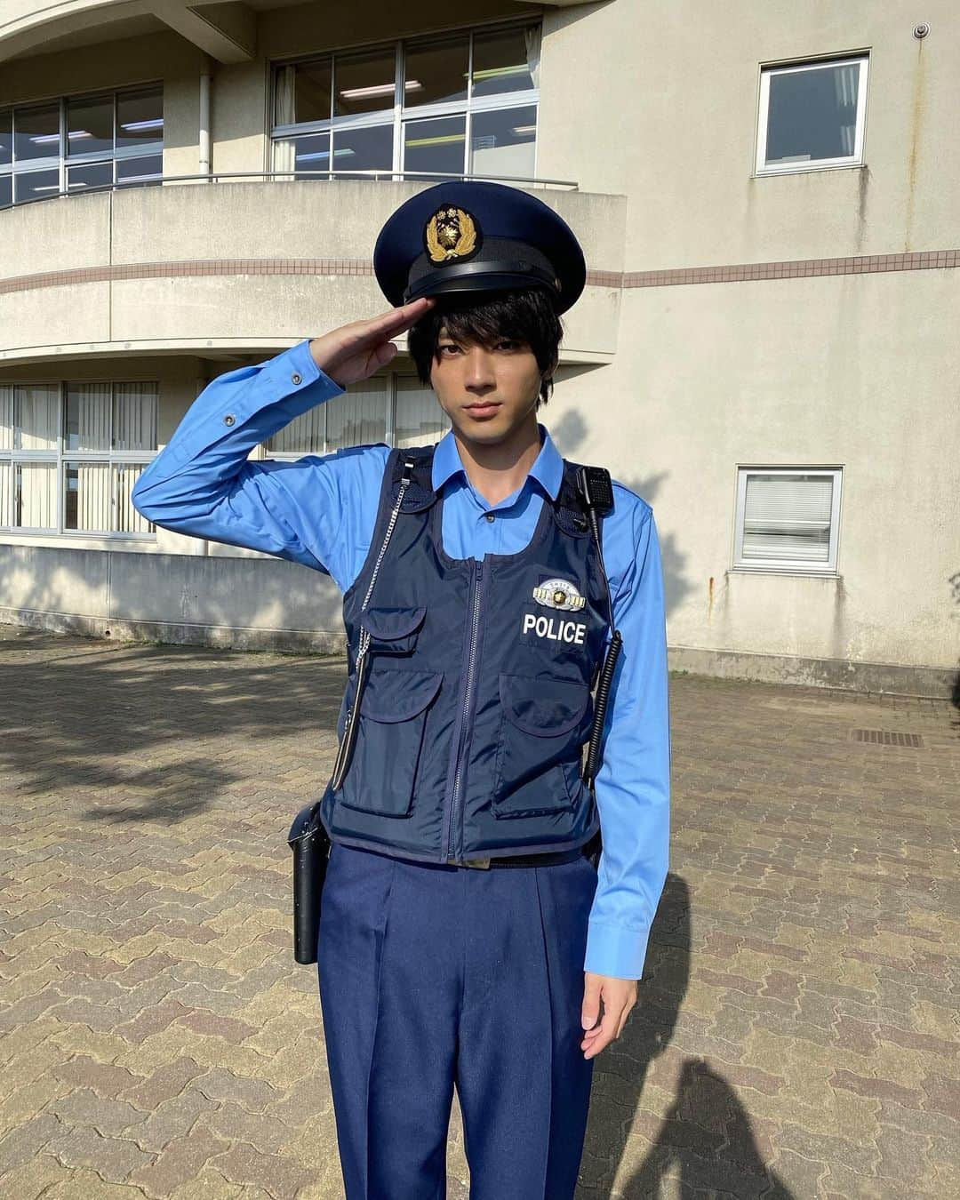 【公式】青のSP(スクールポリス)ー学校内警察・嶋田隆平ーさんのインスタグラム写真 - (【公式】青のSP(スクールポリス)ー学校内警察・嶋田隆平ーInstagram)「み、みなさま お待たせいたしました❗️  制服姿の #山田裕貴 さん‼️  #敬礼が決まっております #いつもラフな格好だから #制服着るとまた違うイケメンになりました #心なしか、お顔もキリッとされてる感じがします #こちらの姿をたくさん拝めるのは #７話となっております #皆様お楽しみに！  #青のスクールポリス #青のSP #スクポリ #青エス #藤原竜也 #真木よう子 #山田裕貴 #泉澤祐希 #高橋克実 #山口紗弥加 #音尾琢真 #石井正則 #峯村リエ #須賀健太 #渋谷謙人 #智順  #兒玉宣勝 #金沢雅美 #遠藤雄弥 #升毅」2月21日 20時10分 - bluesp.tue21