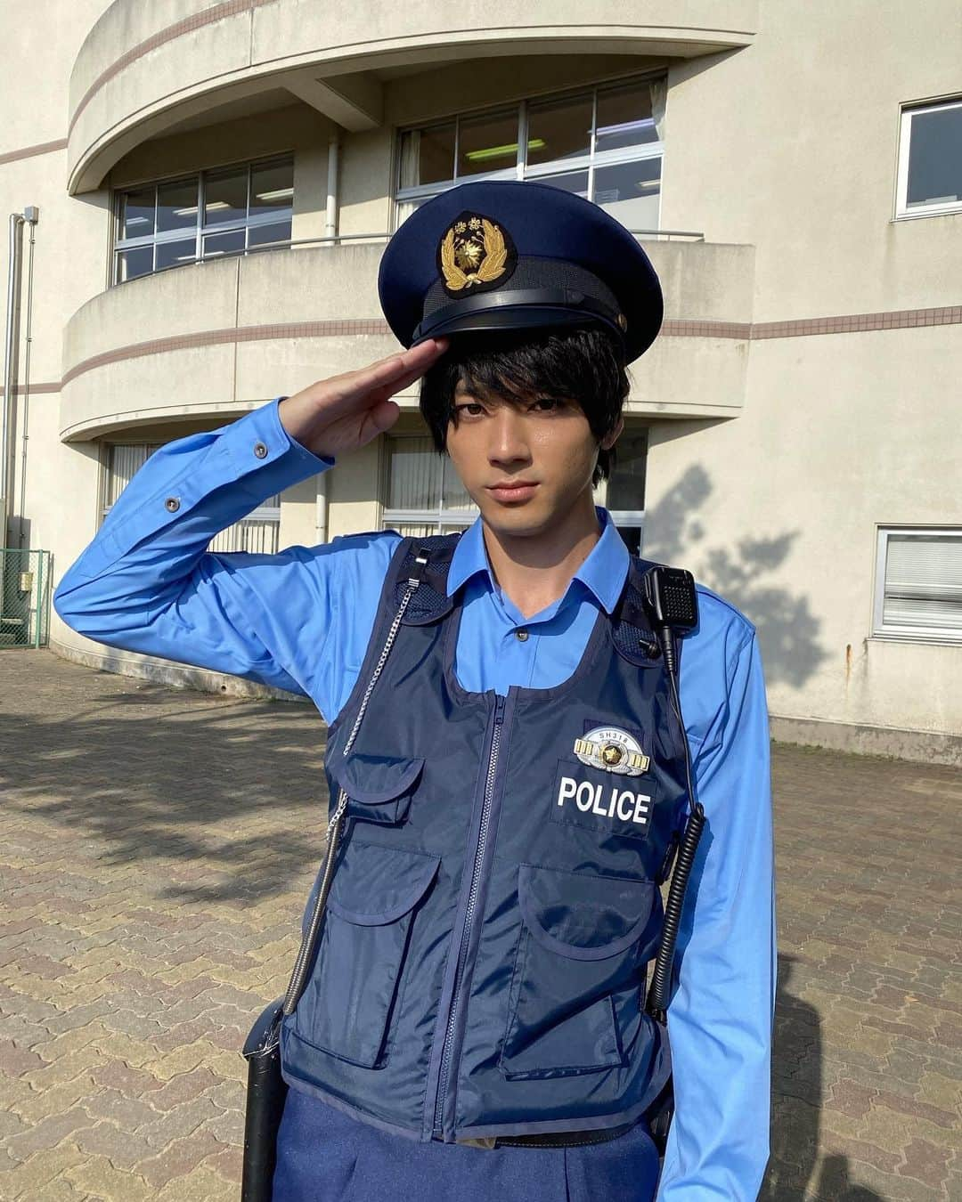 【公式】青のSP(スクールポリス)ー学校内警察・嶋田隆平ーさんのインスタグラム写真 - (【公式】青のSP(スクールポリス)ー学校内警察・嶋田隆平ーInstagram)「み、みなさま お待たせいたしました❗️  制服姿の #山田裕貴 さん‼️  #敬礼が決まっております #いつもラフな格好だから #制服着るとまた違うイケメンになりました #心なしか、お顔もキリッとされてる感じがします #こちらの姿をたくさん拝めるのは #７話となっております #皆様お楽しみに！  #青のスクールポリス #青のSP #スクポリ #青エス #藤原竜也 #真木よう子 #山田裕貴 #泉澤祐希 #高橋克実 #山口紗弥加 #音尾琢真 #石井正則 #峯村リエ #須賀健太 #渋谷謙人 #智順  #兒玉宣勝 #金沢雅美 #遠藤雄弥 #升毅」2月21日 20時10分 - bluesp.tue21