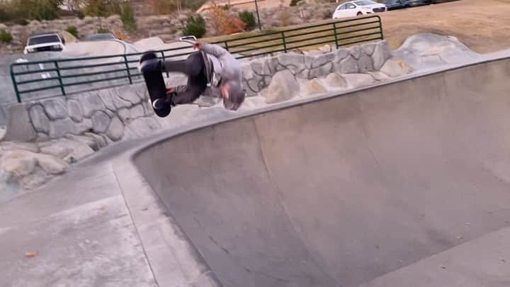 笹岡建介のインスタグラム：「@jpn_skateboarding_federation  #wingramcupvol3パーク男子   笹岡建介(sasaoka kensuke) 21 @hi_5.skatepark  A000300 ありがとうございます😊 Thank you  @mktaxi.jp @dcshoes_japan @dorcus_tbs @bern_japan @stance_japan @skullcandyjapan @independenttrucks @rictawheels @minirampsteez @vertskateboarding  #mktaxi#dcshoesjapan #dcshoes #skullcandyjapan #bells #independenttrucks #triforce_k #hi_5 #dorcus_tbs #6556skateboarding #divisio#fivecrossskatepark #showgekiskateboards #13mind#bern#bernjapan#make___#skate#skateboard #instagood #skatecrunch #skatecrunchmag #minirampsteez #usa#instalike」