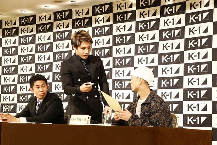 小澤海斗のインスタグラム：「コロナ禍なので、収入や仕事が減った方で試合見に行きたくても行けない方のためにチケット100枚配ります。詳細は後日発表します！」