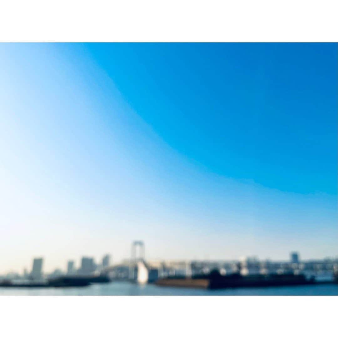 岩田絵里奈のインスタグラム：「今日は最高に気持ちのいい一日でしたね😆🍃太陽をいっぱい浴びました☀️  #ぼやけた #なんかおしゃれ笑」
