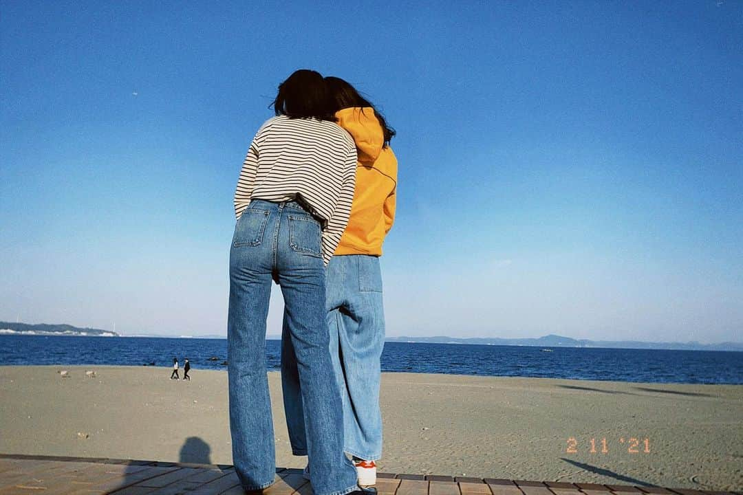 中条あやみさんのインスタグラム写真 - (中条あやみInstagram)「珍しい2人が空き時間に海辺でイチャイチャ♡  このドラマの中では悲しいことに敵になっちゃうんだけどね、、  何故そうなったかも6話で明らかに！  photo  by @takeuchi_ryoma」2月21日 20時24分 - nakajo_ayami