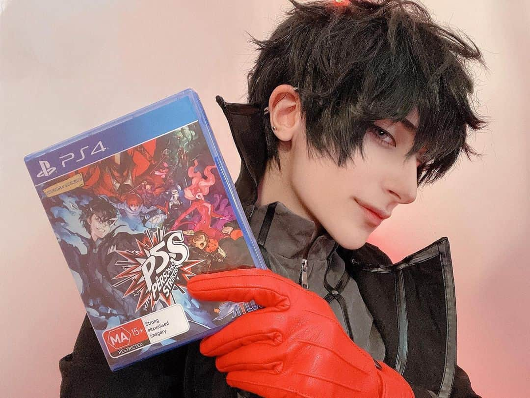 ナイトのインスタグラム：「Persona 5 Strikers Collaboration & Giveaway ❤️ P5 Strikers English release will be available on the 23.02.2021 on PS4, Nintendo Switch and PC. GIVEAWAY: One lucky follower has the chance to win this P5 Strikers game on the PS4. All you have to do is share this post on your story and comment on this post. Good luck everyone!!!  Special thank you to ATLUS and Five Star Games for giving me the opportunity to promote the new Persona game!  #ペルソナ5 #cosplay #persona5 #persona5strikers #コスプレ #giveaway #joker」