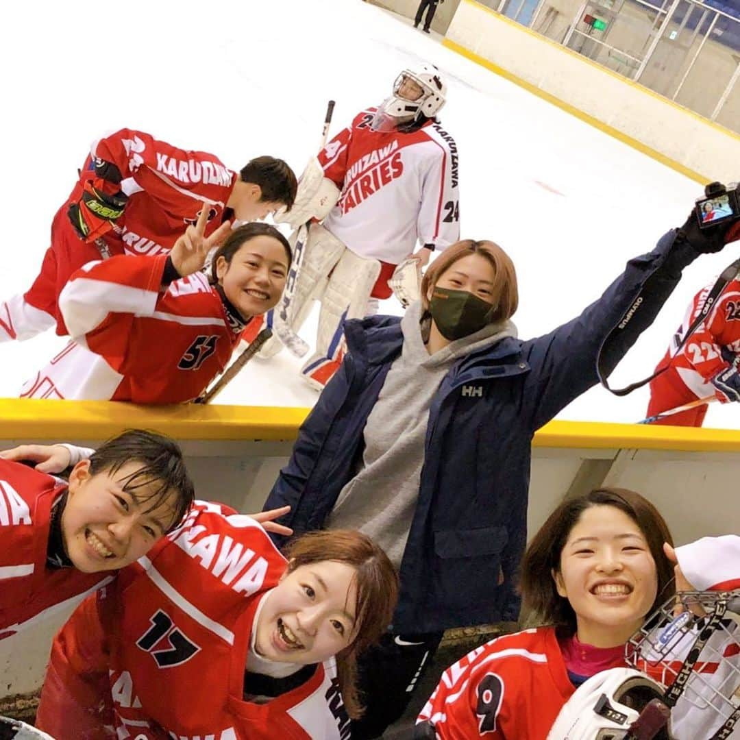 佐藤つば冴のインスタグラム：「昨日今日と久しぶりの試合でした！🏒 . 私は訳あって みんなの写真部でした〜✌︎ . . #みんな #おつかれさまでした #🕺💫」