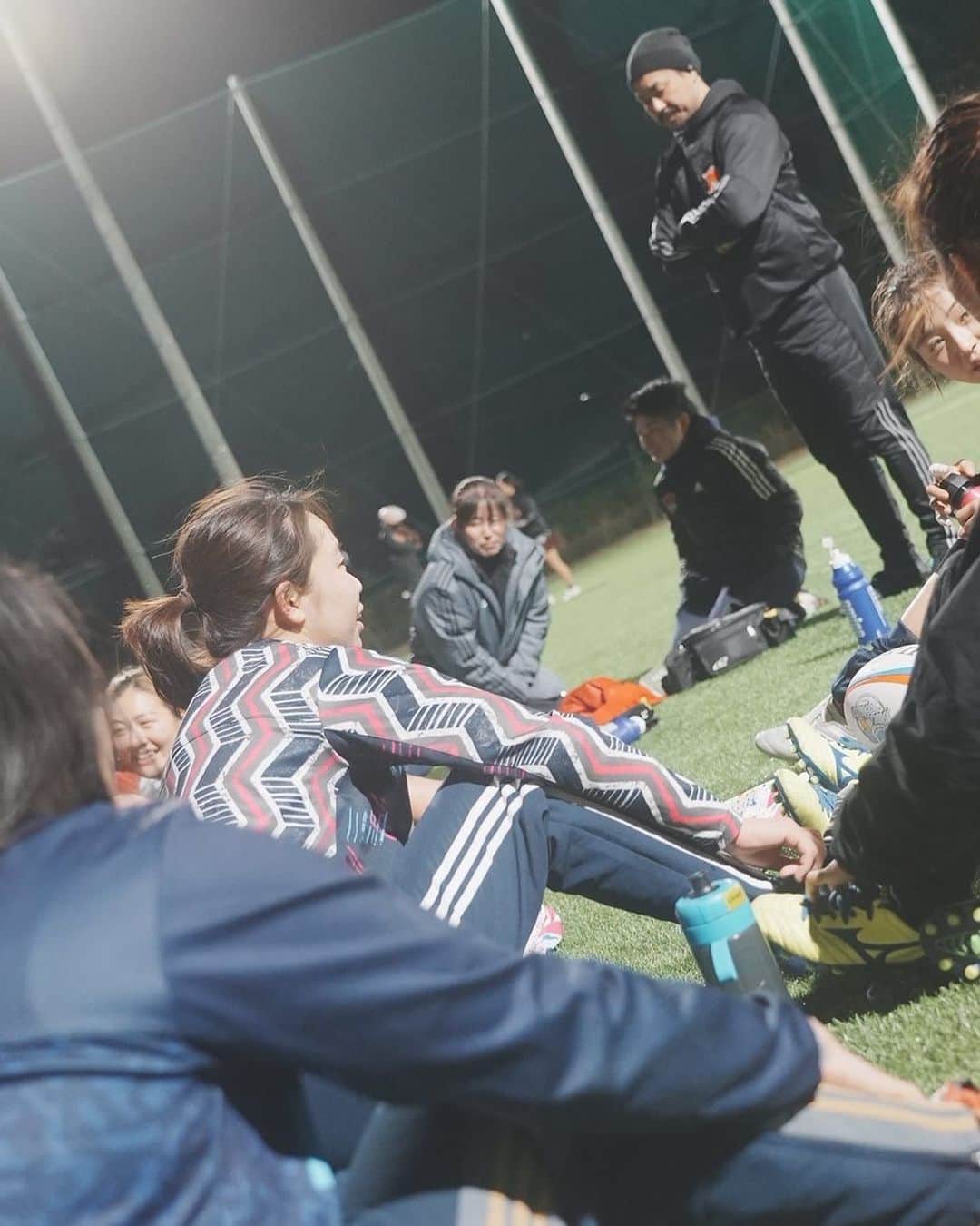 東京フェニックス・ラグビークラブさんのインスタグラム写真 - (東京フェニックス・ラグビークラブInstagram)「練習後の一枚📸✨ みんなでおしゃべりしながら練習の振り返り！ 練習中のトークと同じくらい練習以外での時間も大切。 . #女子ラグビー #ラグビー女子 #ラグビー #rugby #女子アスリート #女性アスリート #女子スポーツ #スポーツ女子 #東京山九フェニックス」2月21日 20時29分 - tokyo_phoenixrc