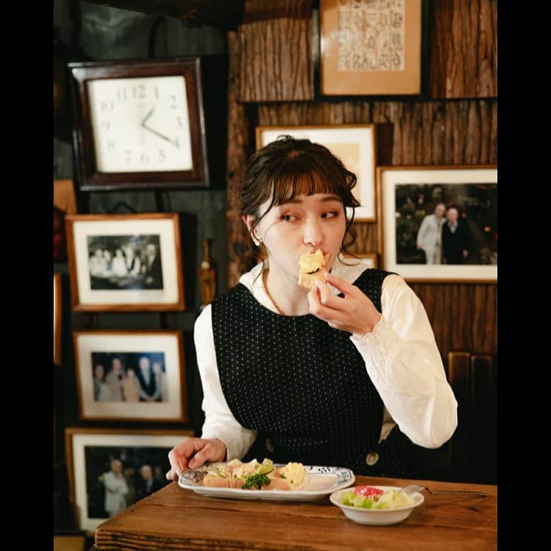 LEBECCA boutique Vintageのインスタグラム：「. coming soon 🥪🍴  愛され続けているあの老舗喫茶と。 お楽しみに... ♡  model @ogmcmgm  photo @take1official」