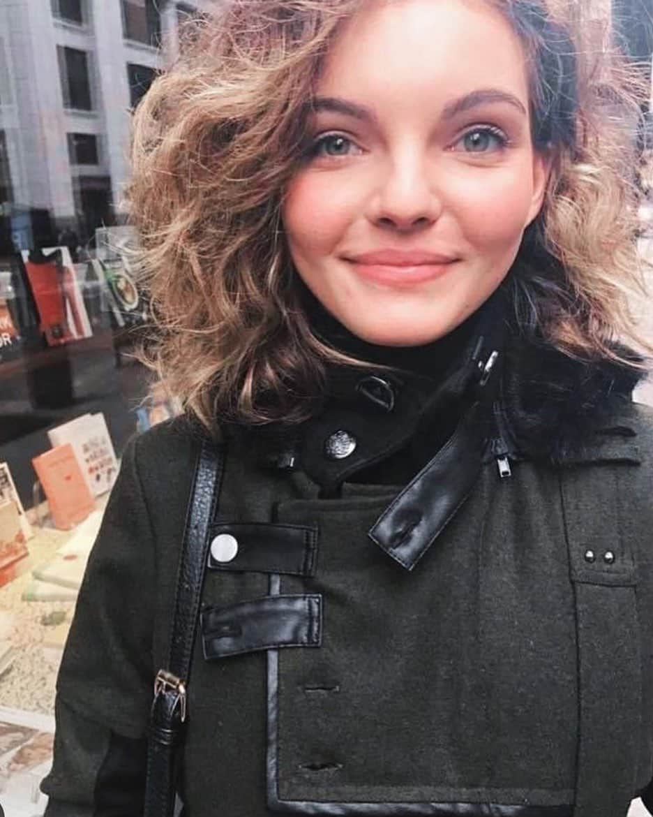 キャムレン・ビコンドヴァさんのインスタグラム写真 - (キャムレン・ビコンドヴァInstagram)「Thnx for 18k followers 😘 @camrenwhy #camrenbicondova #gotham #selinakyle #brulina #catwoman #kittycat #cat」2月21日 20時38分 - camrenbicondova