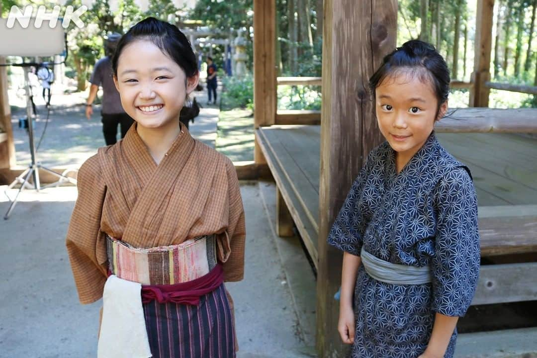 青天を衝けさんのインスタグラム写真 - (青天を衝けInstagram)「子役時代の栄一とお千代。夏の神社ロケの撮影後にかわいい二人をパチリ。 #青天を衝け #小林優仁 #岩﨑愛子 #青天オフショット」2月21日 20時50分 - nhk_seiten