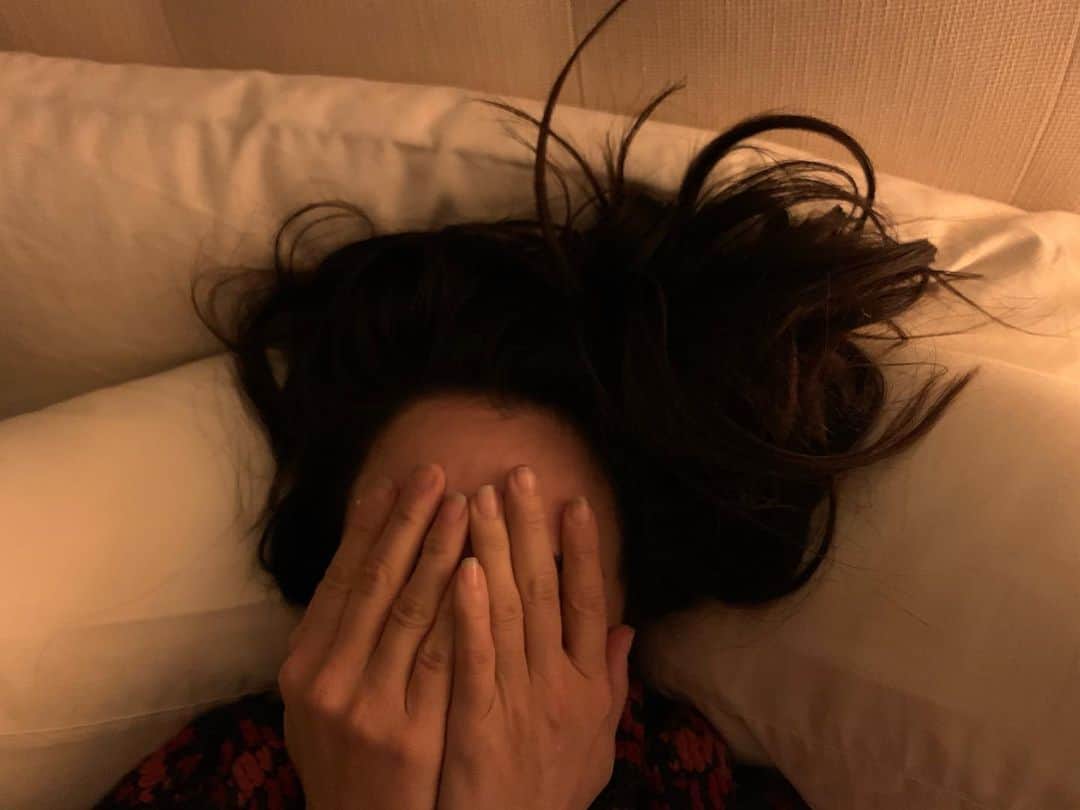アビゲイル・スペンサーのインスタグラム：「Me last night. It’s been one of those weeks. Anyone else? Sending love. xx」