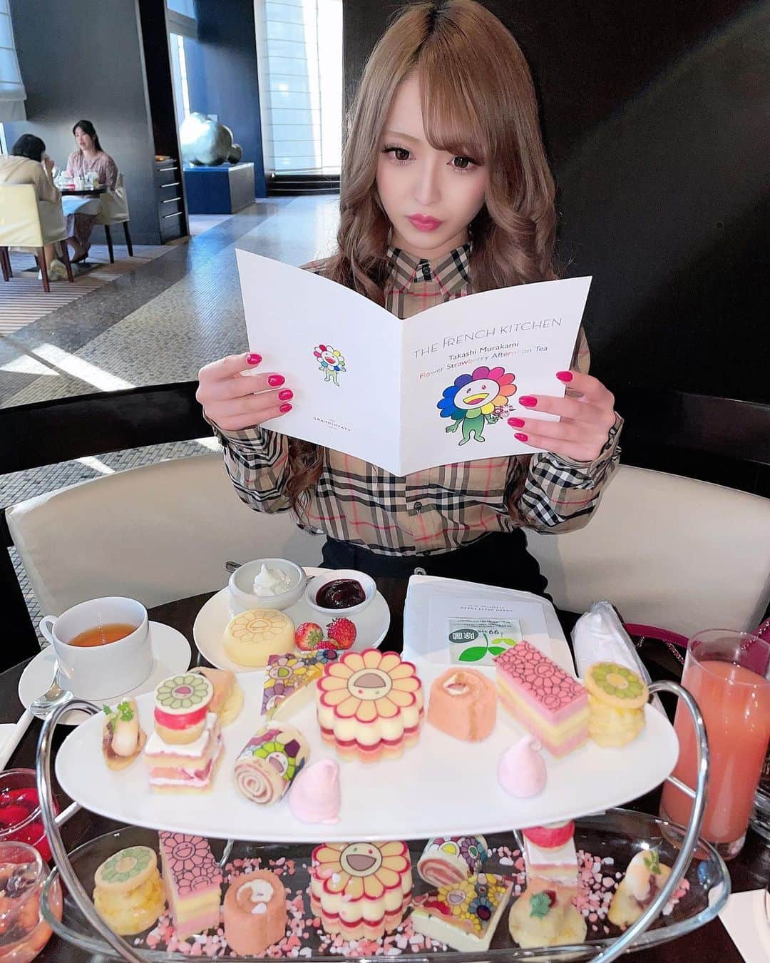 YURINAさんのインスタグラム写真 - (YURINAInstagram)「. グランドハイアットでカイカイキキ😀🌼🍓💕 . . #グランドハイアット東京 #グランドハイアット #カイカイキキ #アフタヌーンティー #スイーツ #いちご #カフェ #東京カフェ #カフェ巡り #カフェスタグラム #カフェ好きな人と繋がりたい #インスタ映えスイーツ #ファッション #バーバリー #女の子 #かわいい #インスタ映え #東京 #六本木 #キャバ嬢 #キャバクラ #錦 #歌舞伎町 #六本木 #いいね返し #フォロー #afternoontea #cafe #fashion #burberry #tokyo」2月22日 2時18分 - barbiechan__xx