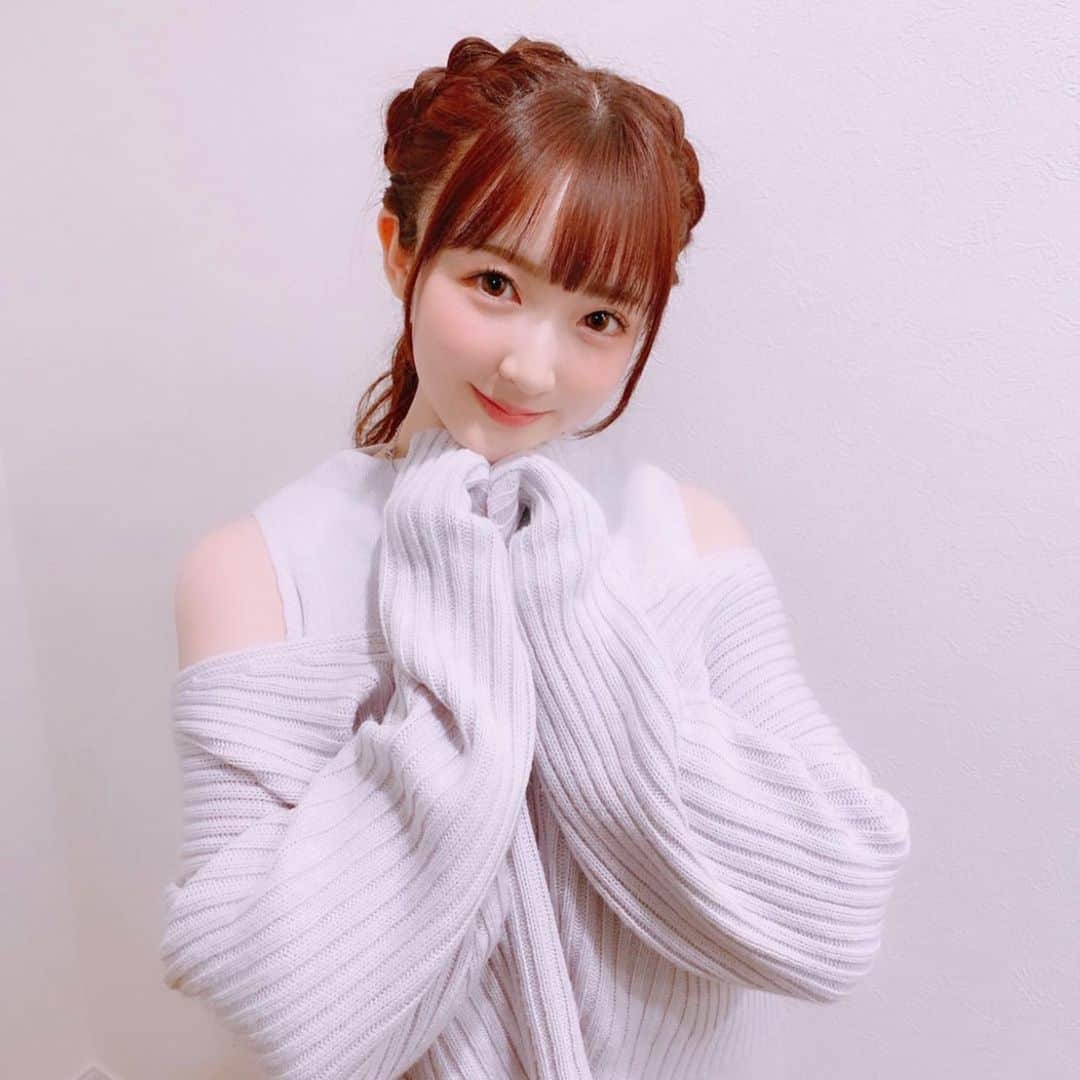 三村遙佳のインスタグラム：「．  今お気に入りの服☺︎👗  ［肩出しニットワンピ👗］  肩出てる服って かわいいよね〜☺︎🌷  髪の毛は自分でやったよ✨ 裏編み込みが得意です😍✌️  #コーデ　#服　#コーディネート　#ワンピース #ニットワンピ　#可愛い #肩出し　#ヘアアレンジ #セルフアレンジ #編み込み　#裏編み込み　#裏編み込みアレンジ #声優　#좋아요　#좋아요반사　#좋아요그램　#좋아요환영　#좋아요테러　#소통#소통환영　#팔로우　#팔로우환영　#팔로미　#팔로우미　#팔로우그램　#친스타그램　#셀카　#셀카그램　#셀피　#얼스타그램」