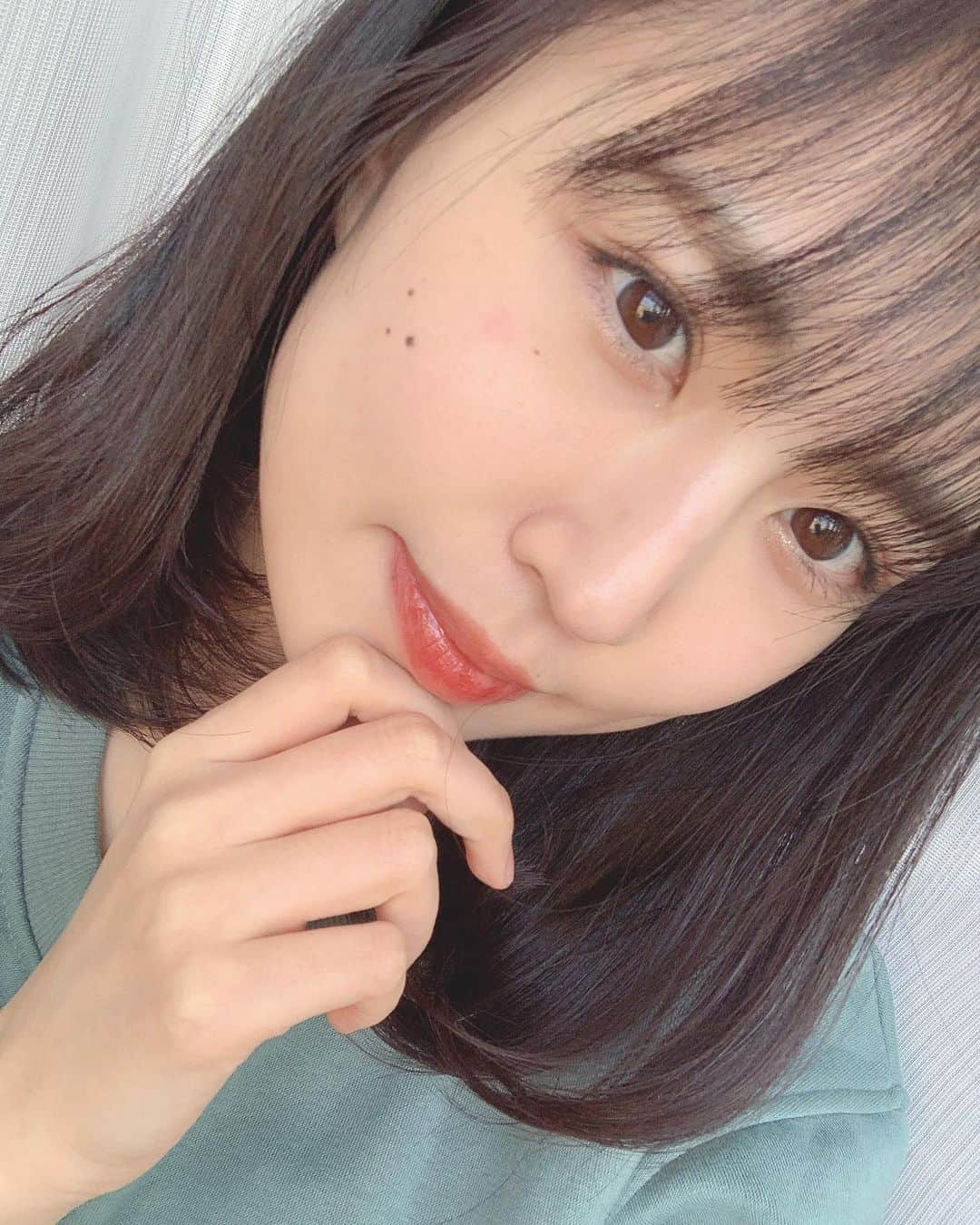 古賀成美さんのインスタグラム写真 - (古賀成美Instagram)「. 髪の毛チョキチョキ💇🏻‍♀️ . . 内巻きにしてるので短く見える🤣 . . 2ヶ月半ブリくらいに髪の毛切ったので、スッキリしました🙏🏼 . . おやすみなさいっ😌」2月21日 20時52分 - narunaru_330