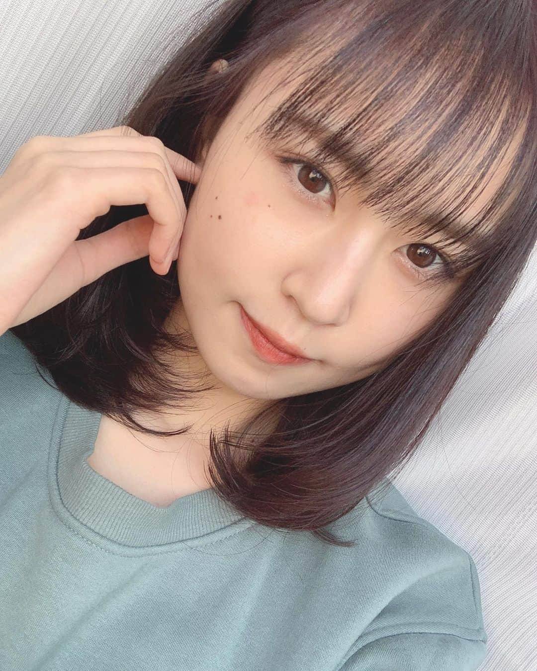 古賀成美さんのインスタグラム写真 - (古賀成美Instagram)「. 髪の毛チョキチョキ💇🏻‍♀️ . . 内巻きにしてるので短く見える🤣 . . 2ヶ月半ブリくらいに髪の毛切ったので、スッキリしました🙏🏼 . . おやすみなさいっ😌」2月21日 20時52分 - narunaru_330