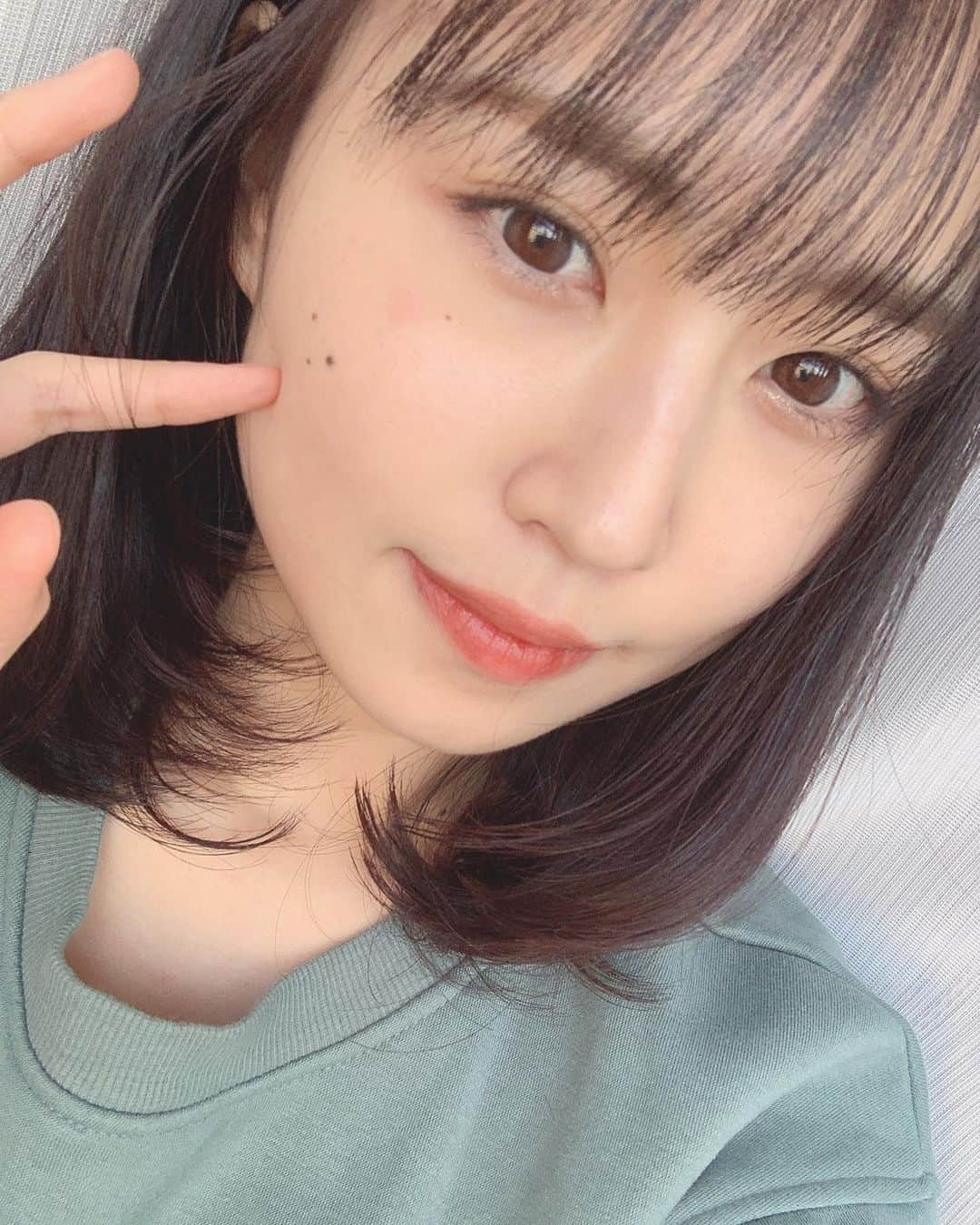 古賀成美さんのインスタグラム写真 - (古賀成美Instagram)「. 髪の毛チョキチョキ💇🏻‍♀️ . . 内巻きにしてるので短く見える🤣 . . 2ヶ月半ブリくらいに髪の毛切ったので、スッキリしました🙏🏼 . . おやすみなさいっ😌」2月21日 20時52分 - narunaru_330