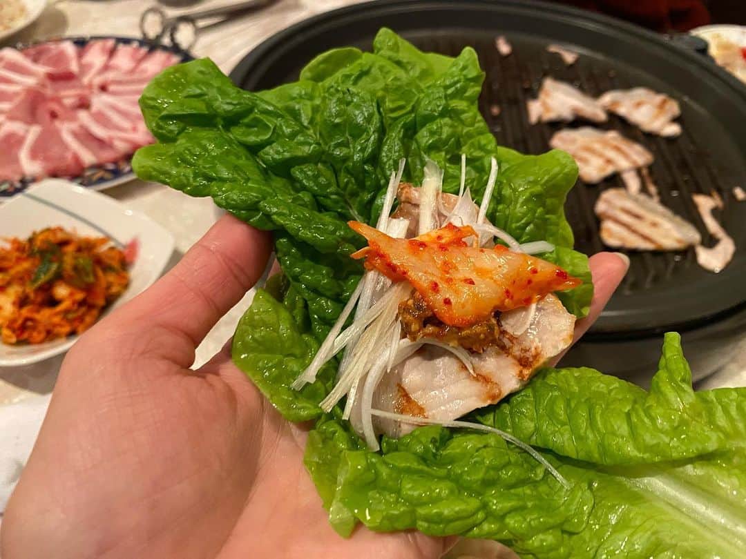 難波礼華さんのインスタグラム写真 - (難波礼華Instagram)「ぐんまポークを頂いたので お家でサムギョプサル〜🐖💕 サッパリしてるけどほどよい脂でとってもジューシー☺️ 生七味と味噌で辛味噌作っただけの#なんCook 今、外食難しくて韓国料理屋さん行けてなかったから おうち焼肉最高でした✌️ Twitterでぐんまポークプレゼントキャンペーン行ってるみたいなので皆様ぜひ💕 #ぐんまポークで検索#ぐんまポーク#豚肉王国#gunmaquality#PR」2月21日 20時56分 - ayakanamba