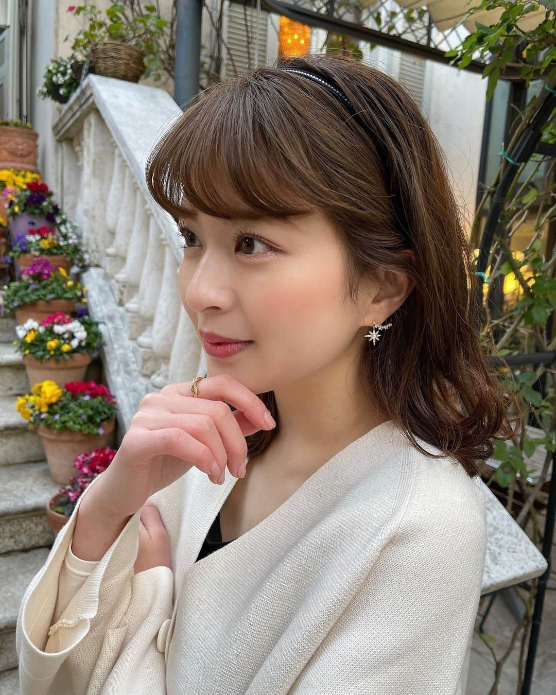 沖田愛加さんのインスタグラム写真 - (沖田愛加Instagram)「24歳になりました！ 遅くなりましたが、、、 沢山のお誕生日お祝いのメッセージありがとうございます😭💕 これからもよろしくお願いします♡ . . DMでメイクやまつ毛やヘアやスキンケアについての沢山の質問ありがとうございます😭二度手間になっちゃって申し訳ないですが、ここにコメントして頂けたら返信出来るので嬉しいです😭💕 . . そして自分へのお誕生日プレゼントで気になってた  @unelimit_official のハーブピーリング受けてきました🌱 肌のゴワツキがなくなって、鼻の黒ずみもなくなり、 つるんとしたお肌になりました♡ 毎月通いたいな、、🙈💕 . . . . #ユニクロ #ユニクロコーデ #ユニクロ購入品 #ユニクロユー #uniqlo  #uniqlou #シンプルコーデ #uniqloコーデ#ハーブピーリング #毛穴ケア#シルバーアクセサリー #taocollection」2月21日 20時57分 - okita_aika