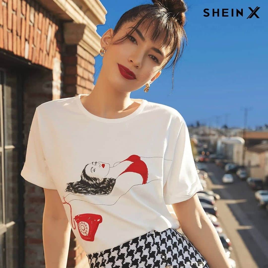 SHEINさんのインスタグラム写真 - (SHEINInstagram)「Runnin' on a dream with @sivan.ka! Recently commissioned by SHEIN Germany for two of his designs, Berlin-based artist Sivan Karim is known for his high-contrast ink drawings that are found all over the internet. Fall in love with the dreamlike fantasy quality of his pieces 🖋   🌟 Shop his #SHEINX collection, out now! 🔗 http://shein.top/y6d5e1s」2月21日 20時58分 - sheinofficial