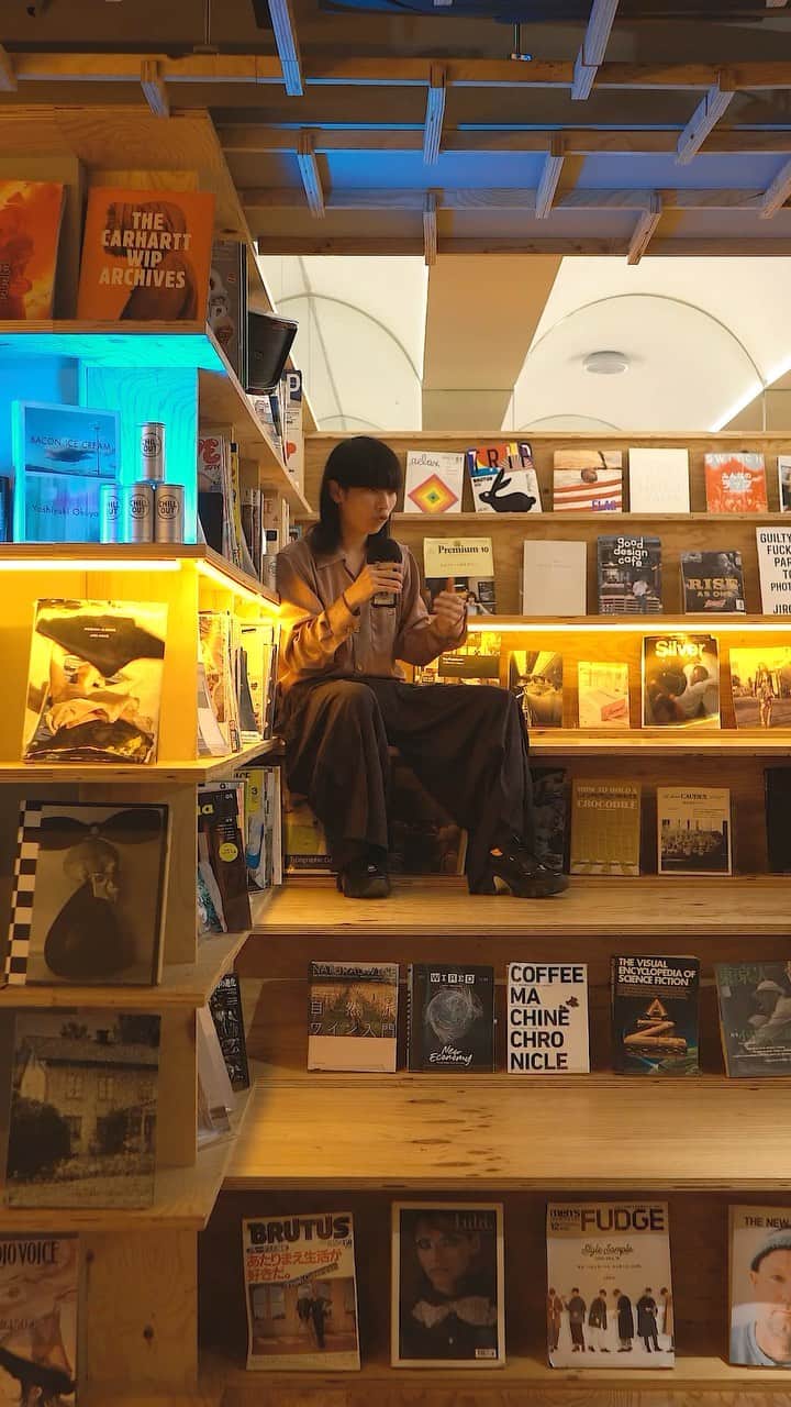 BOOK AND BED TOKYOのインスタグラム：「#015 “CHILL OUT” by CHILLOUT and BOOK AND BED TOKYO  @showgoxkaix からChillなbeatをお届け。続きはIGTVより。  @bookandbedtokyo 🤝 @chillout_official」