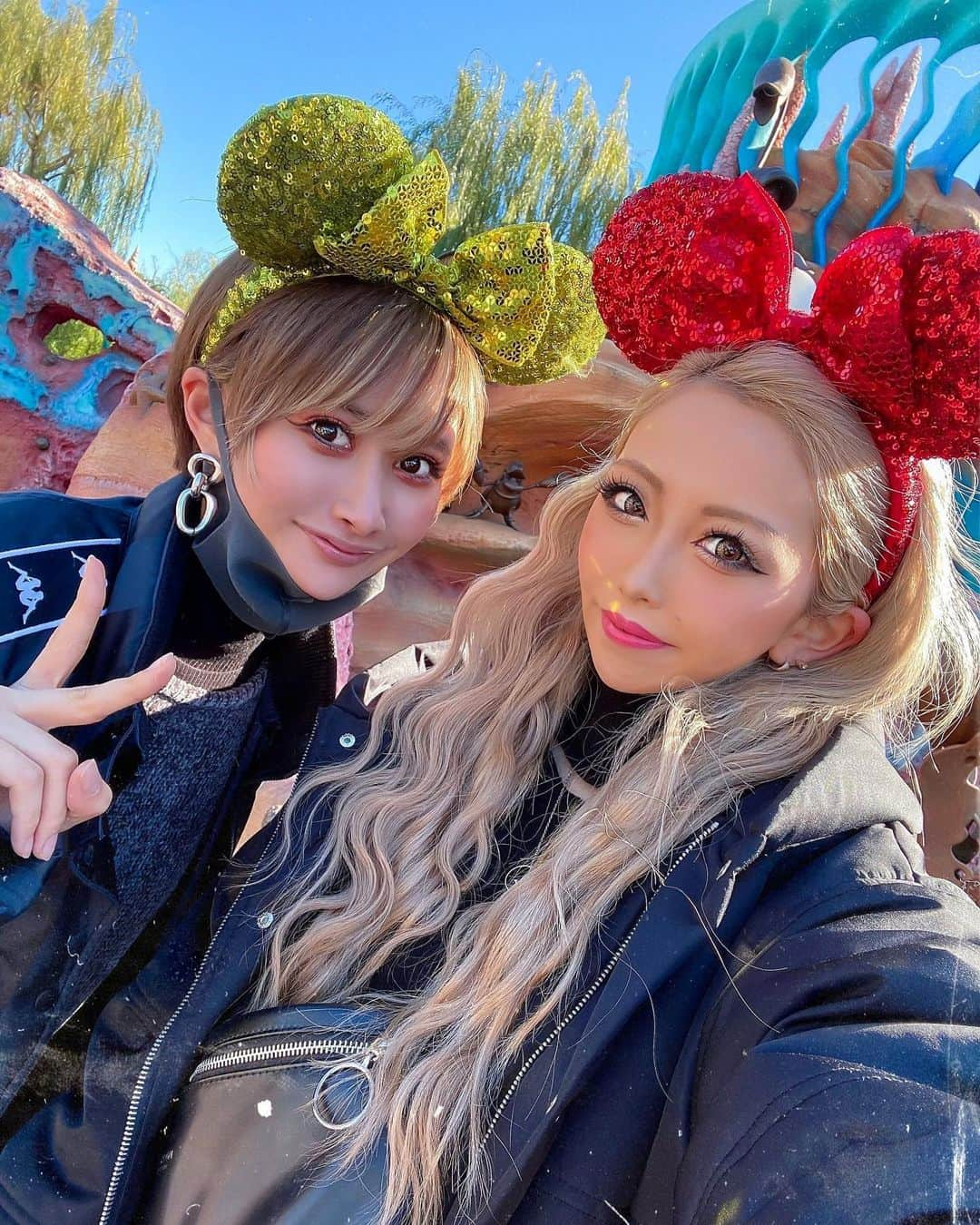 Yukariさんのインスタグラム写真 - (YukariInstagram)「❤️ ❤️ ❤️ こんばんわんつーいやほいっっ🥳🎉 やばい、こんな時間になってた…。 きみセカ始まる前に家に着きたい🥲❤︎ . 今日は私事ですが26歳最後の日でした😇🤟🏽笑 美容院に行って髪の毛きれーきれーして ごきげんですっ\( ॑꒳ ॑ \三/ ॑꒳ ॑)/💞💞 . おにゅーへあーについてはまた詳しく post📝するのでお待ちください😽💋 ※今回ももちろん優勝してます← . 明日は毎年お互いの誕生日は一緒に 過ごしてるくたゆたの日~👩‍❤️‍👩♥️💯 本当に毎年感謝しかない…( ´•̥_•̥` )!!泣 . 彼氏みたいに尽くしてくれて愛情沢山で かわいくて面白くて最高なくったん🐱💜 はやく会いたいナァ…🥰💭 . 27歳のわたしも皆さんどうぞよろしく お願いいたします🤲🏽💕 いつもありがとうございます😭大好き❤❤ . . #明日誕生日  #ディズニーコーデ  #ディズニーランド  #ディズニーシー  #東京ディズニーシー  #ブラックコーデ  #ブラックコーデディズニー  #オールブラックコーデ  #オールブラック  #おそろコーデ  #おそろいコーデ  #おそろいディズニー  #双子コーデ  #シミラールック  #シミラールックディズニー  #シミラールックコーデ  #リンクコーデ  #ディズニー好きな人と繋がりたい  #ぎゃる  #ぎゃう  #ギャル  #disneysea #tokyodisneysea」2月21日 21時07分 - xxsonchanxx