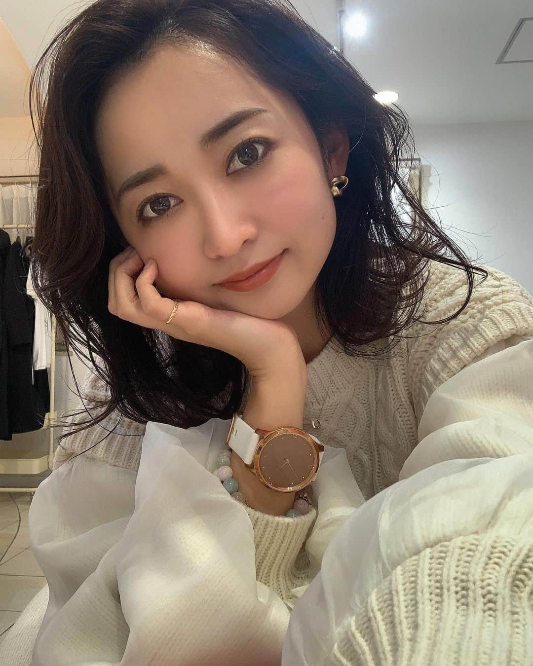 山吹香織さんのインスタグラム写真 - (山吹香織Instagram)「駆け込みヘアメンテ🥺💓 @_yosuke_o 💇🏼‍♂️ ・ ・ ・ いつも山吹の要望を超えて素敵なカラーに。。🙏🏾😂✨ このダークブラウンたまりません🌰 お気に入り〜🥺💓 おかげでモチベーションあがりました🔥 お仕事頑張れます🍀💪🏾 いつも綺麗にして頂き本当にありがとうございます。。🙇🏾‍♀️✨ 1枚目ドヤ顔 2枚目横顔 3枚目爆笑…🤣 ・ ・ ・ とても楽しい時間でした🌱 温かい目でご覧下さい🥺笑 ・ ・ ・ #美容院 #美容DAY #ootd  #ヘアメンテ　💇🏾‍♀️ #透明感カラー  #自分磨き  #頑張ろ　💫 #ヘアが変われば人生かわる笑  #モチベーション アップ🥺🍀 #いつもありがとうございます 🙇🏾‍♀️」2月21日 21時08分 - kaori_yamabuki